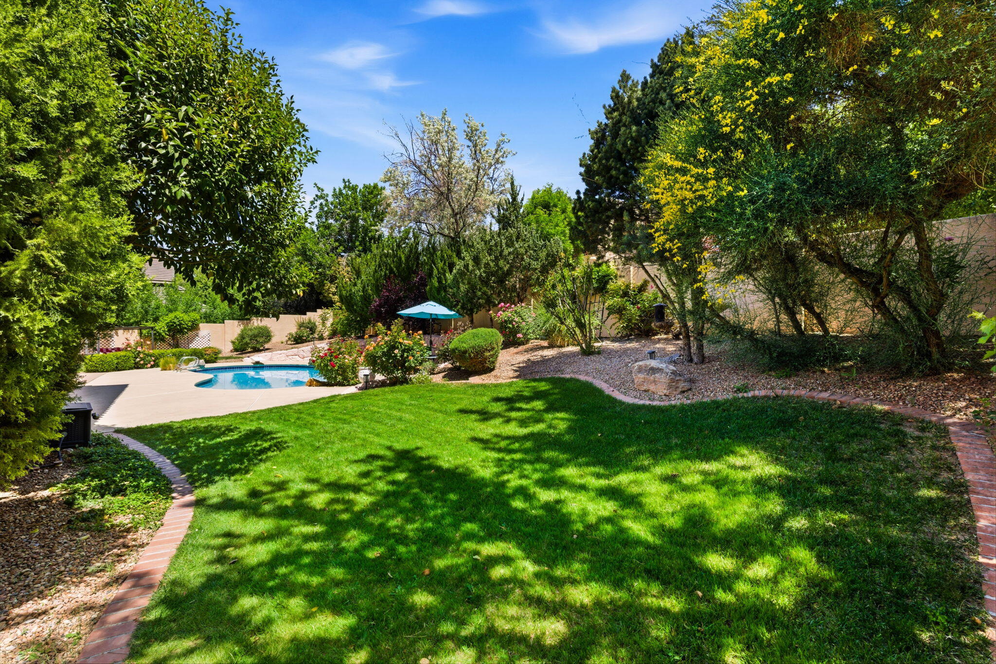 11109 Country Club NE