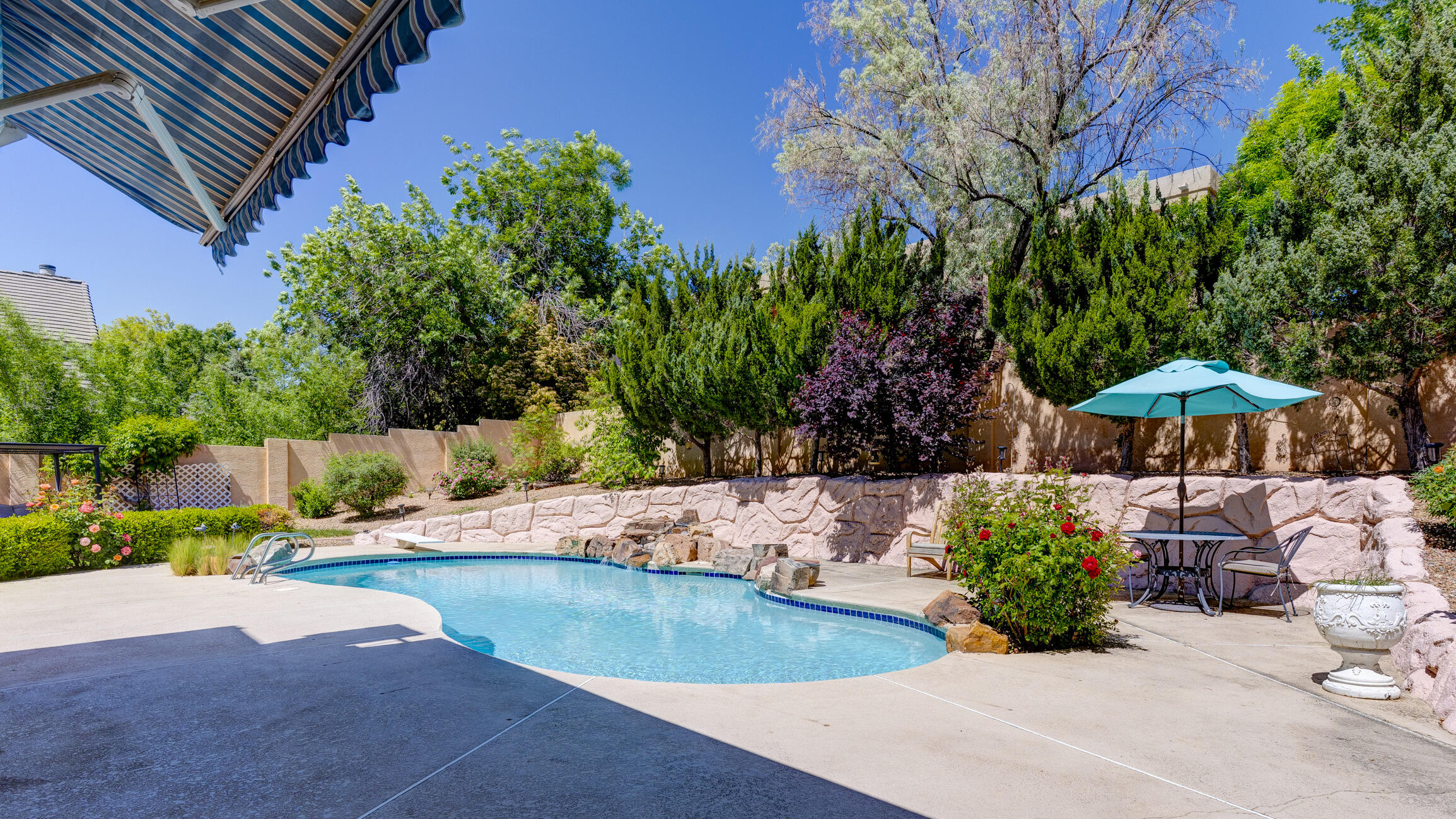 11109 Country Club NE