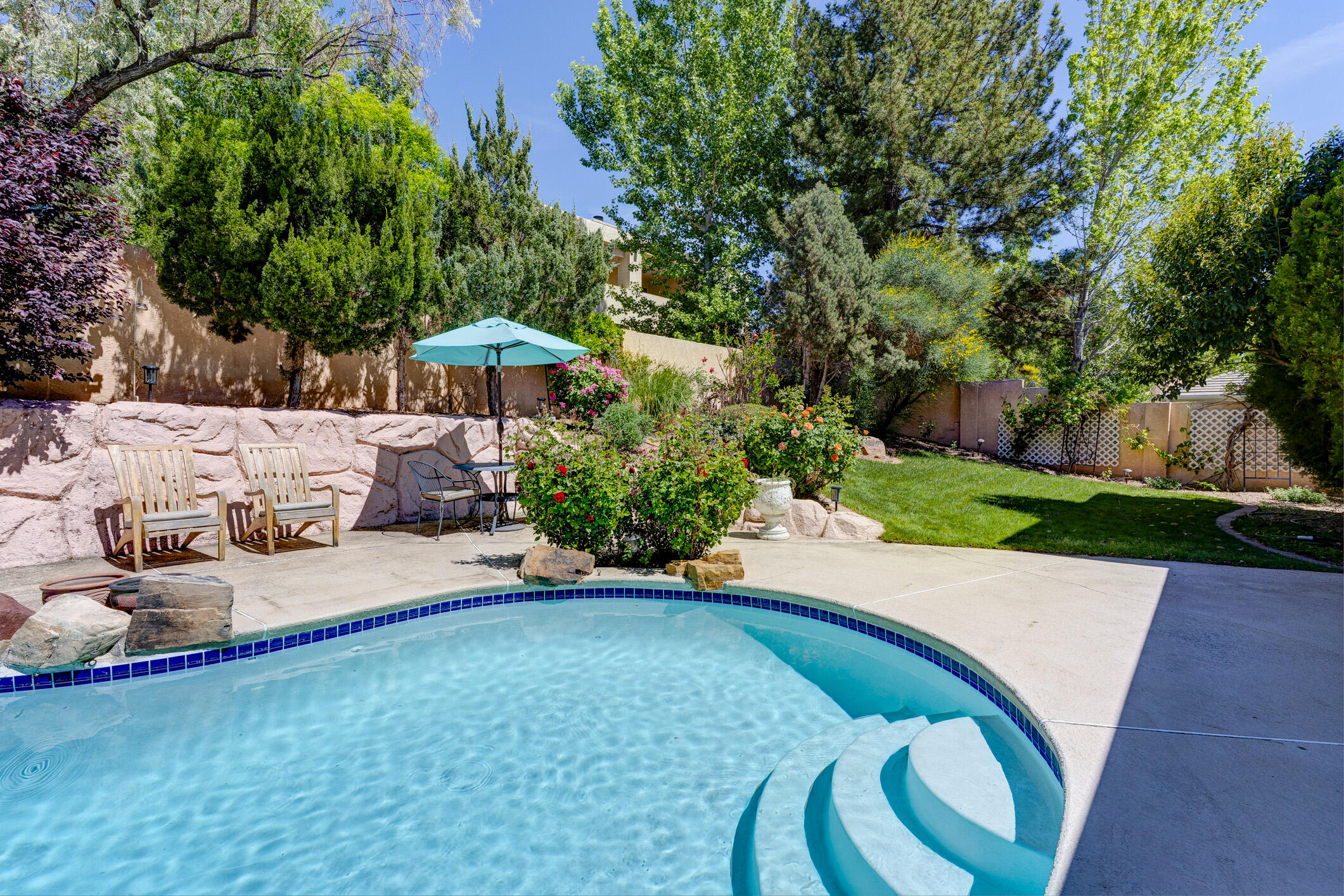 11109 Country Club NE