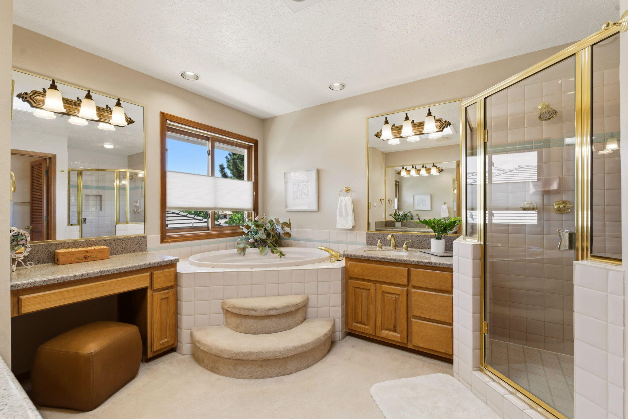 11109 Country Club NE