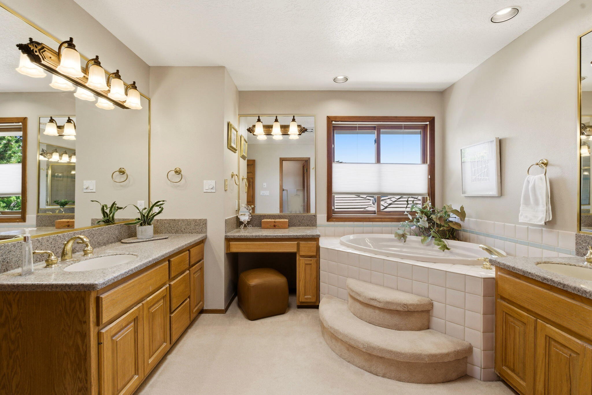 11109 Country Club NE
