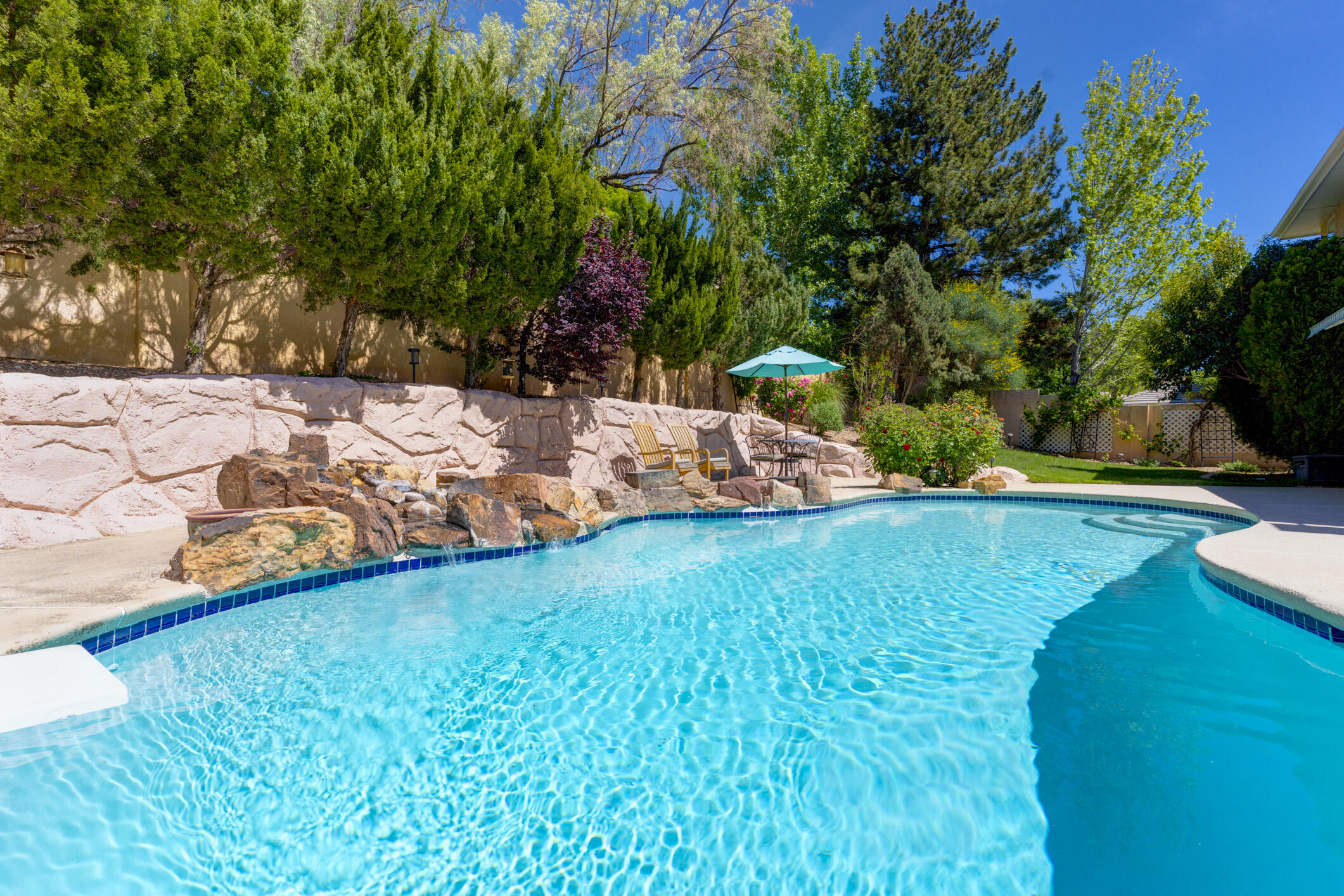 11109 Country Club NE