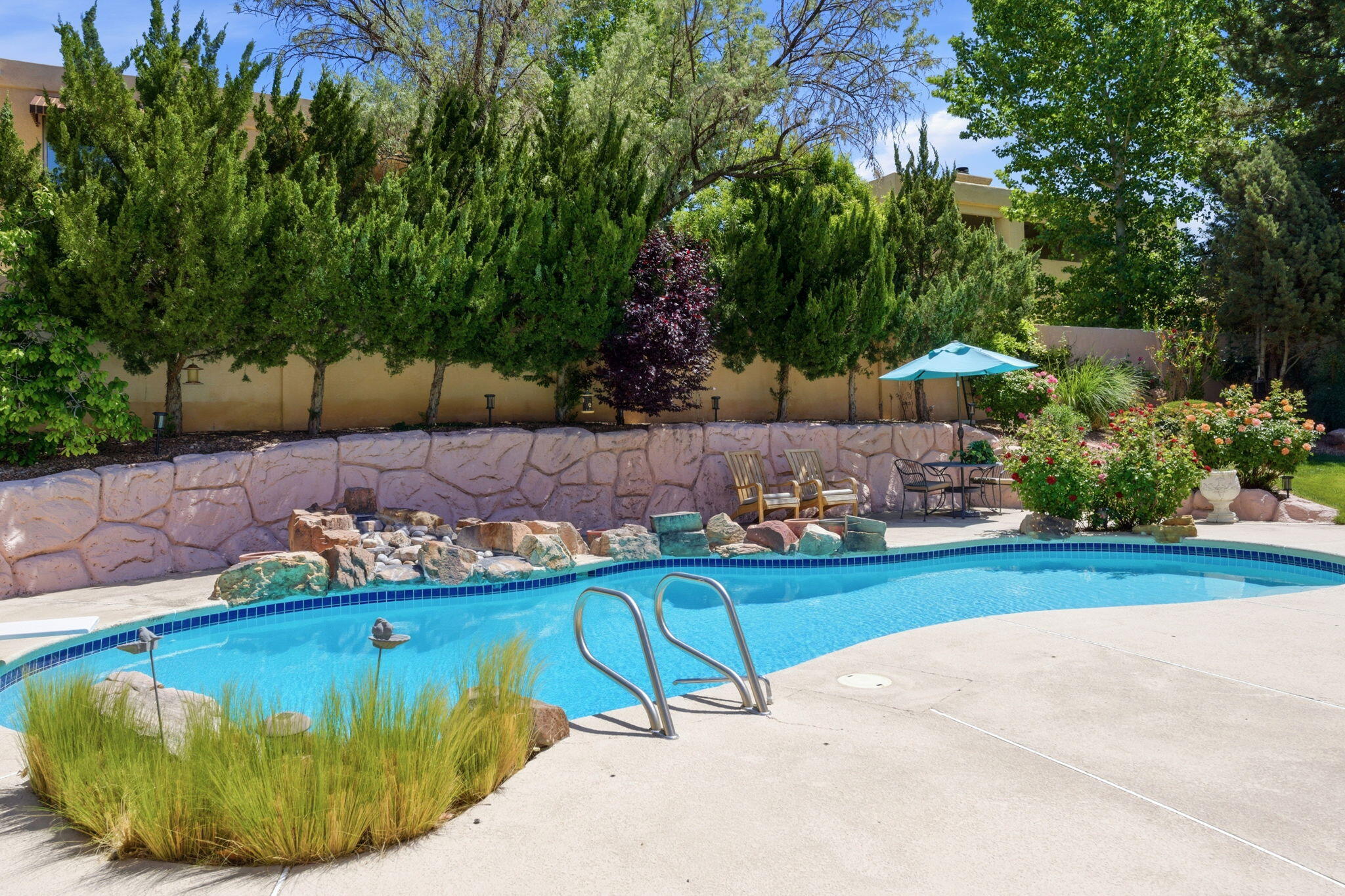 11109 Country Club NE
