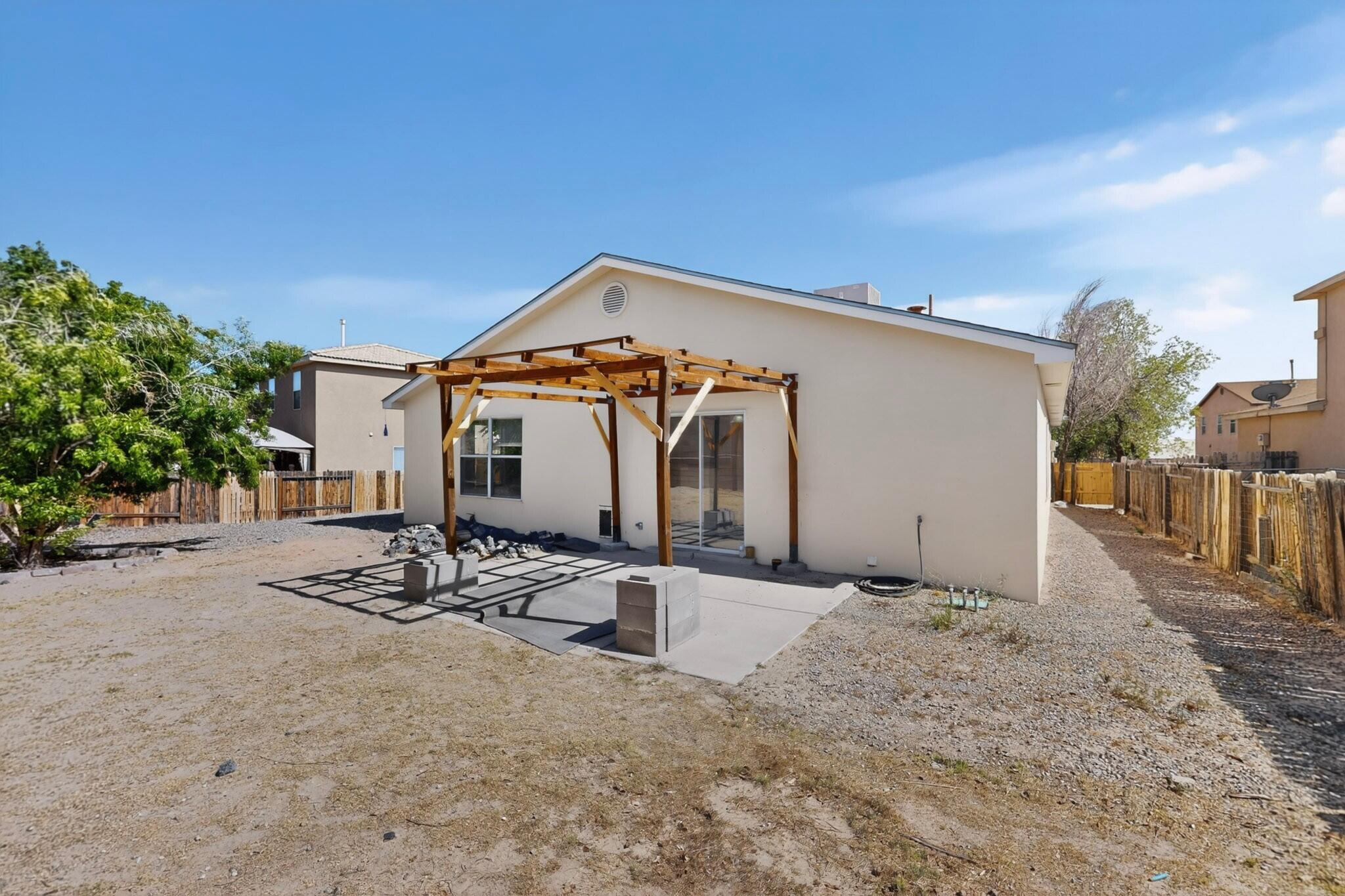 8310 Rancho Paraiso NW