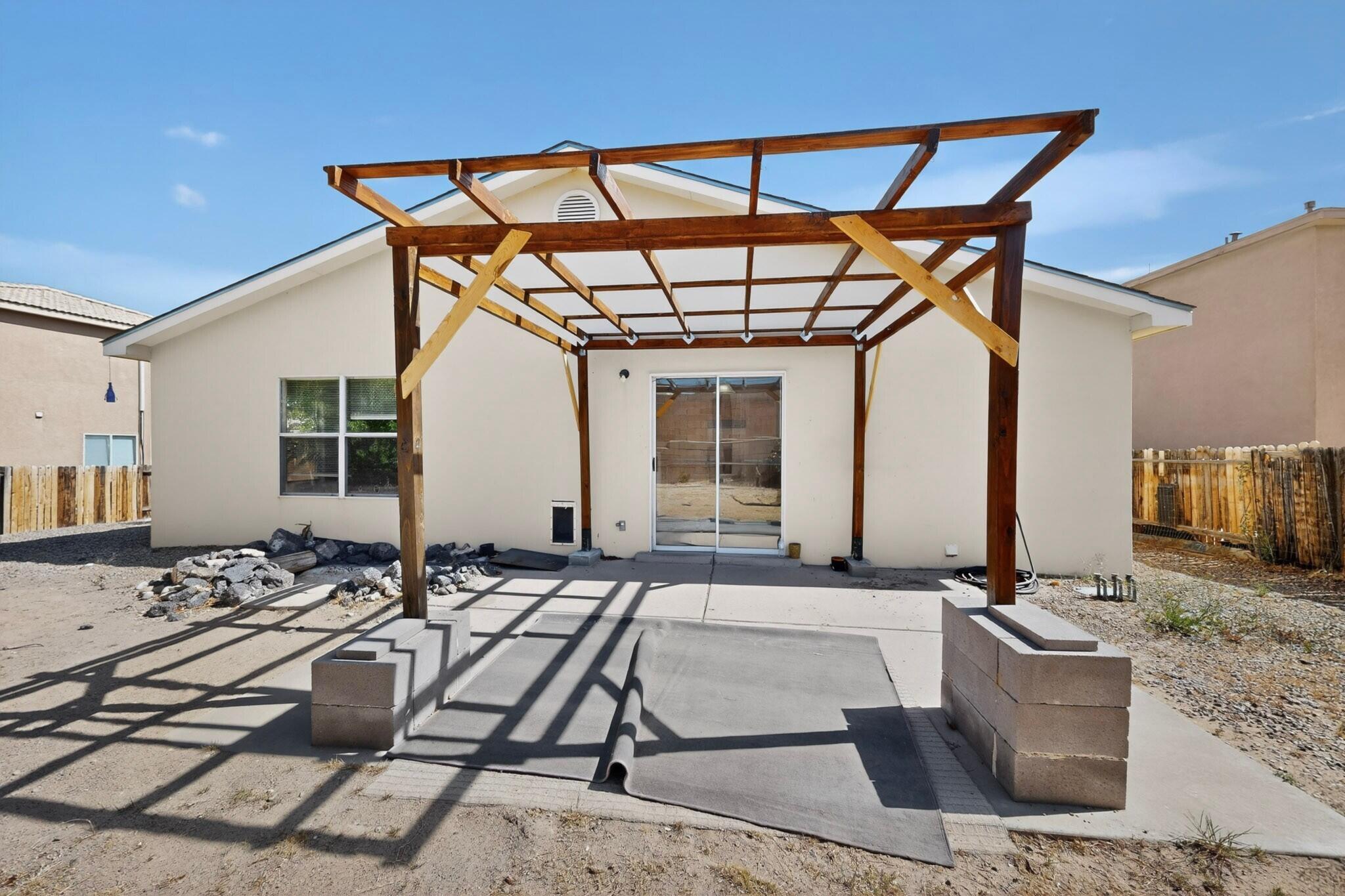 8310 Rancho Paraiso NW
