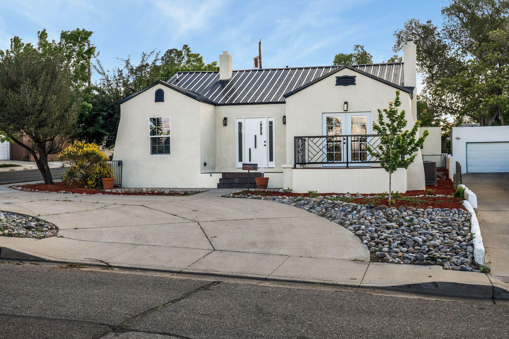 219 Solano Drive SE