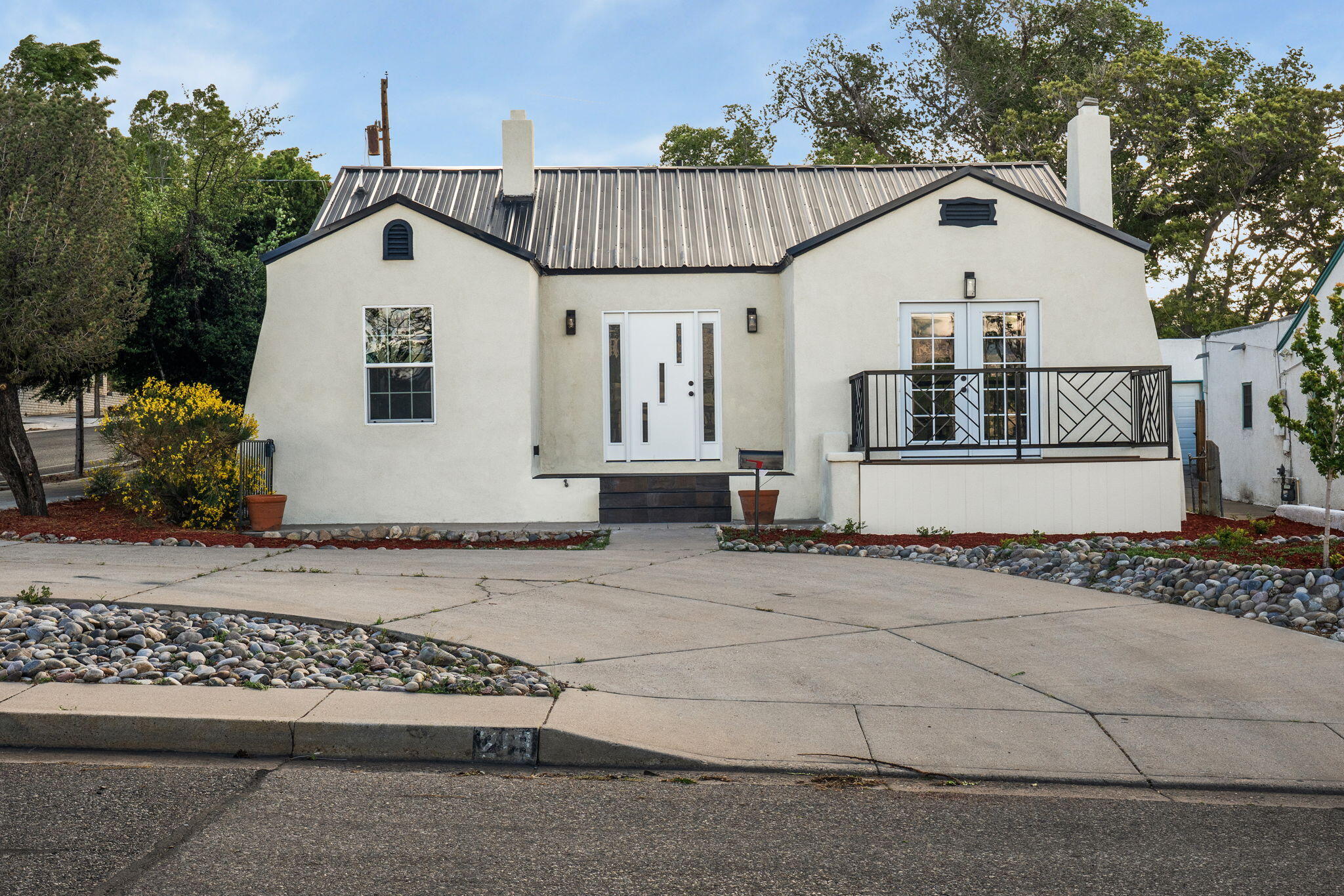 219 Solano Drive SE