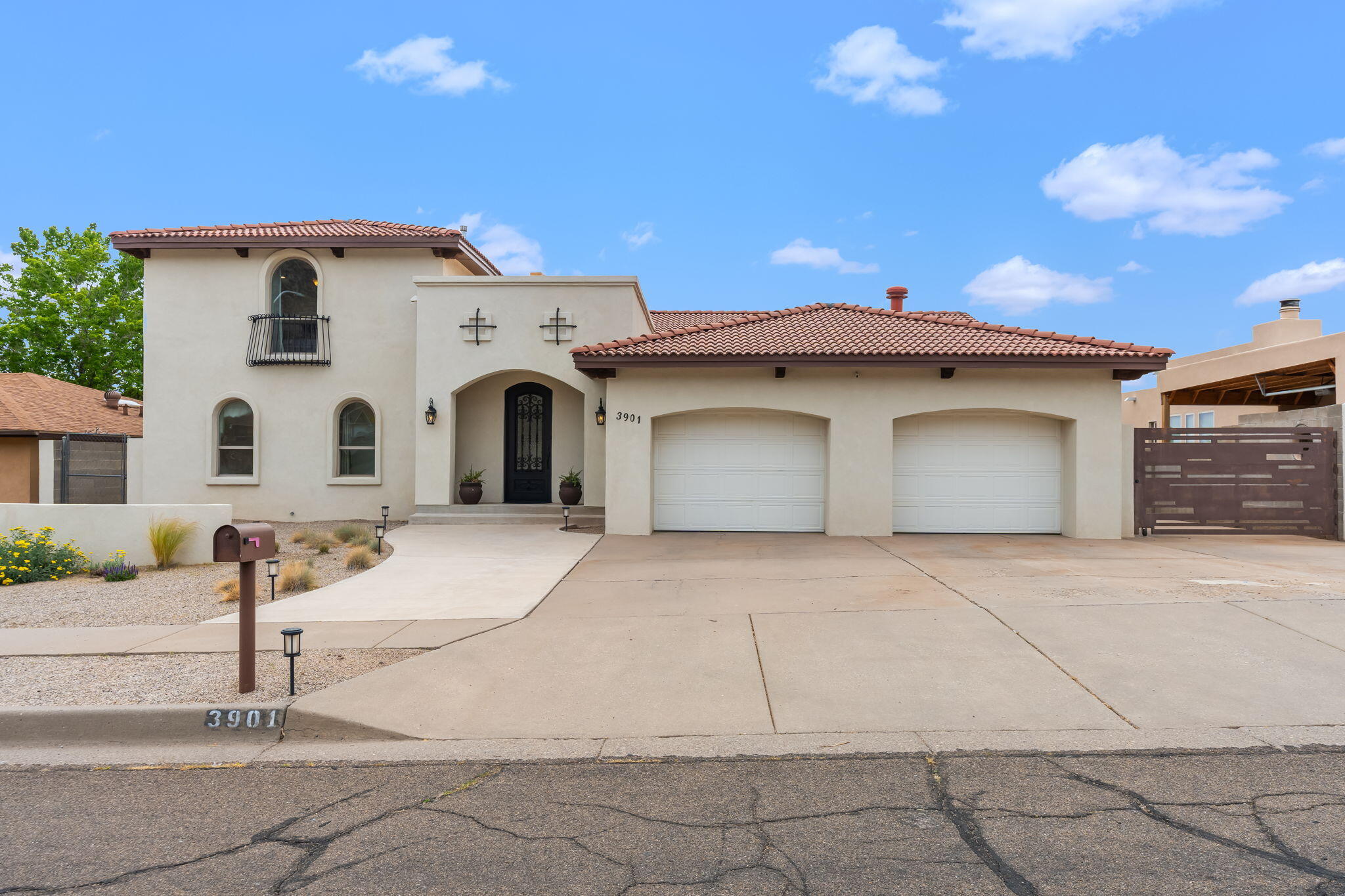 3901 Calle Pino NE