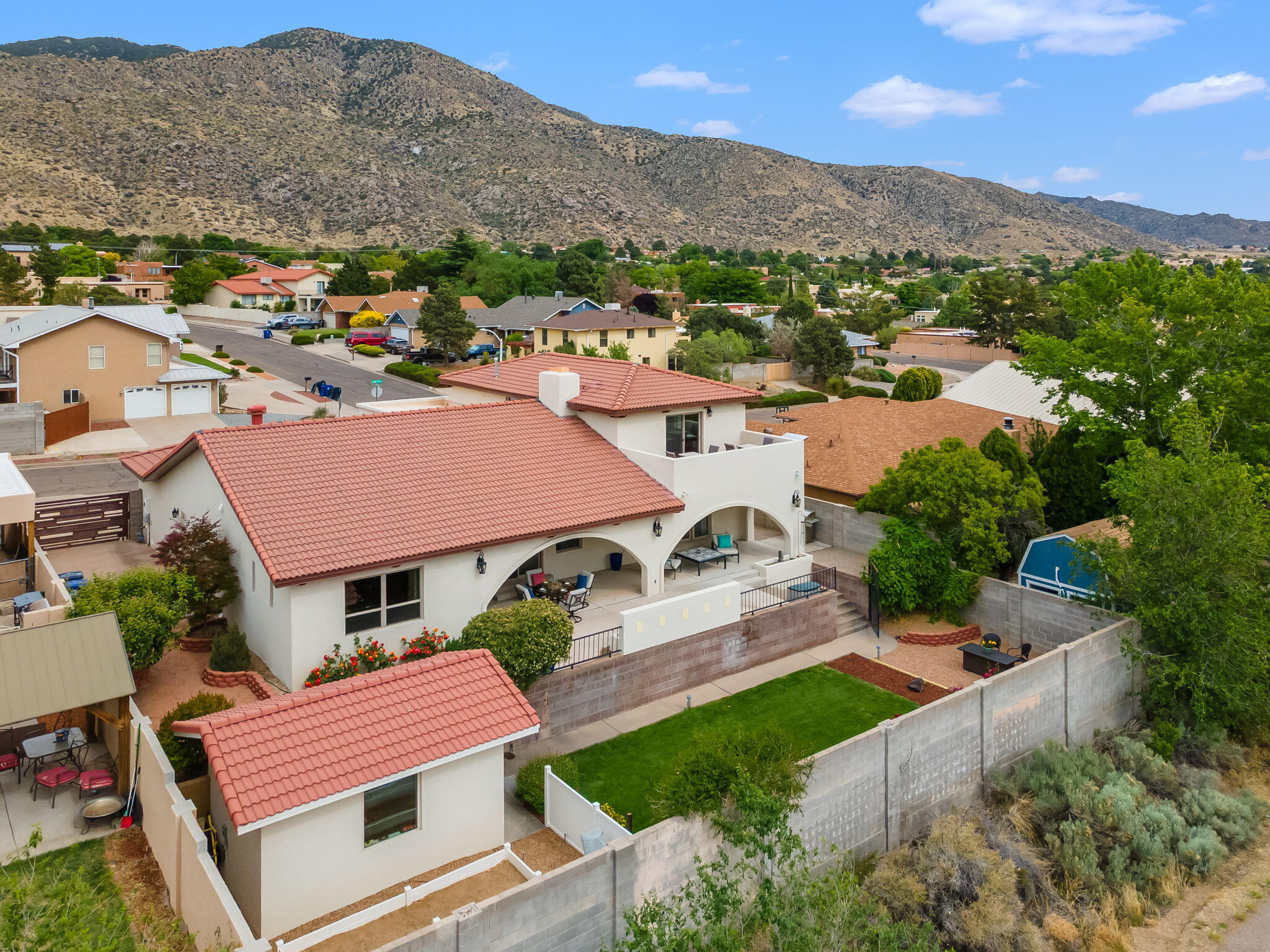 3901 Calle Pino NE