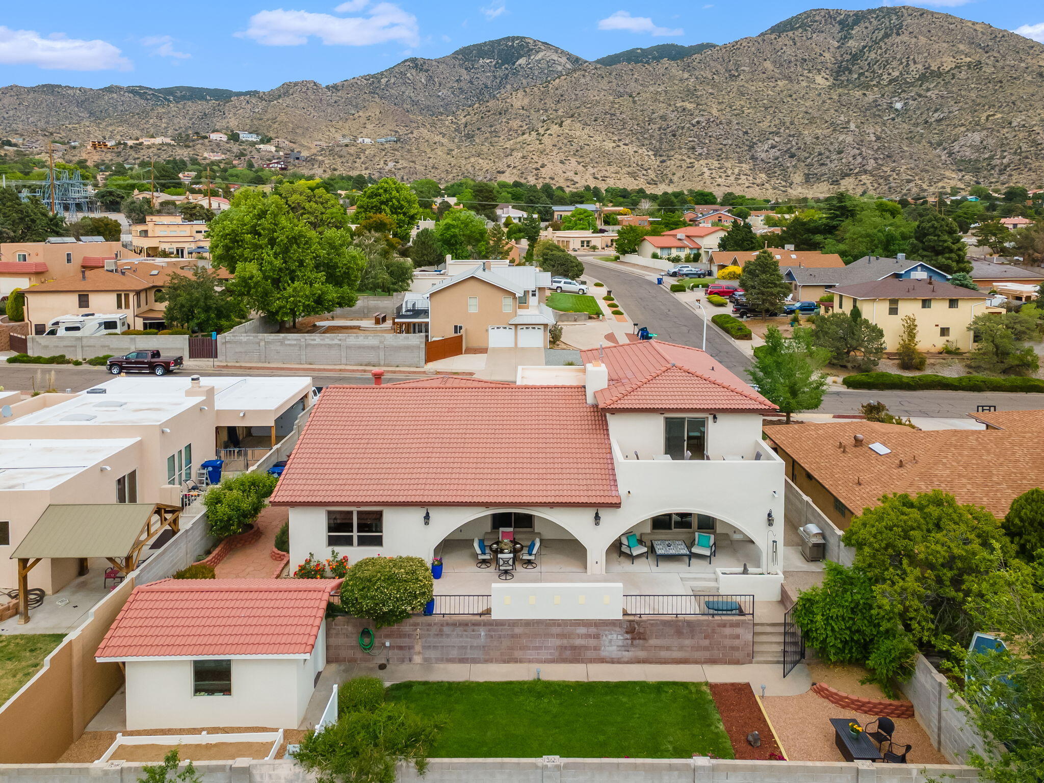 3901 Calle Pino NE
