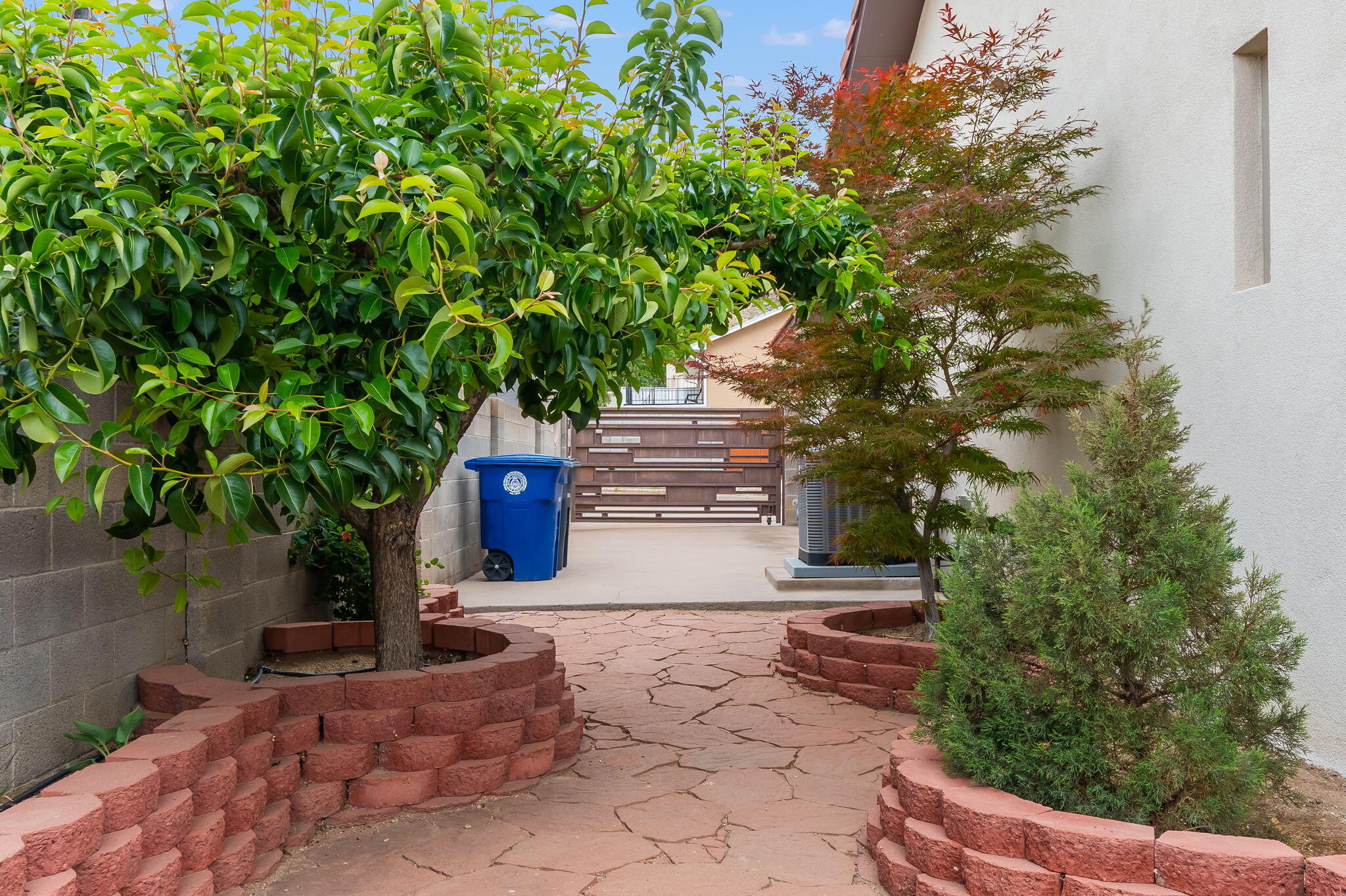 3901 Calle Pino NE