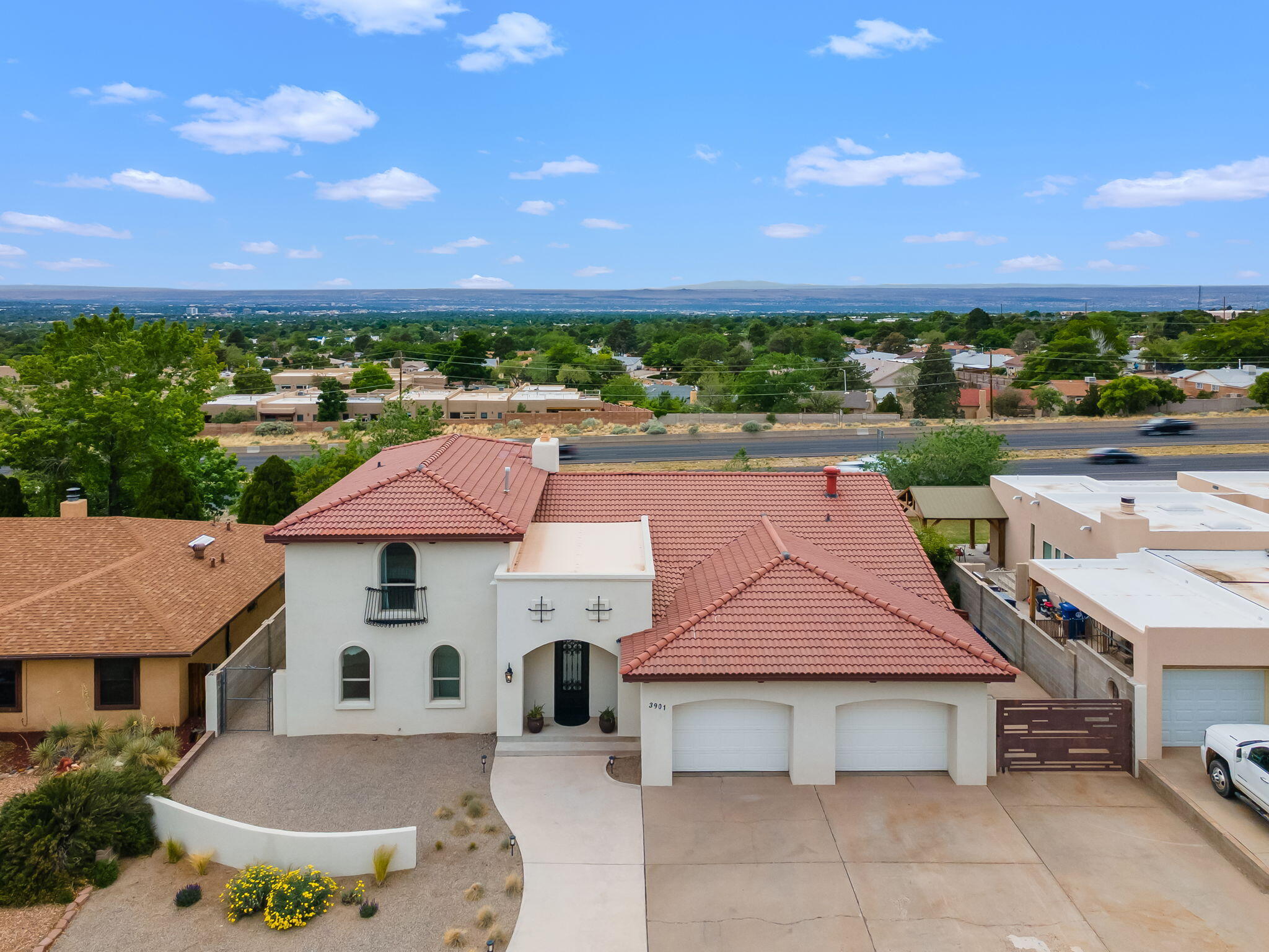 3901 Calle Pino NE