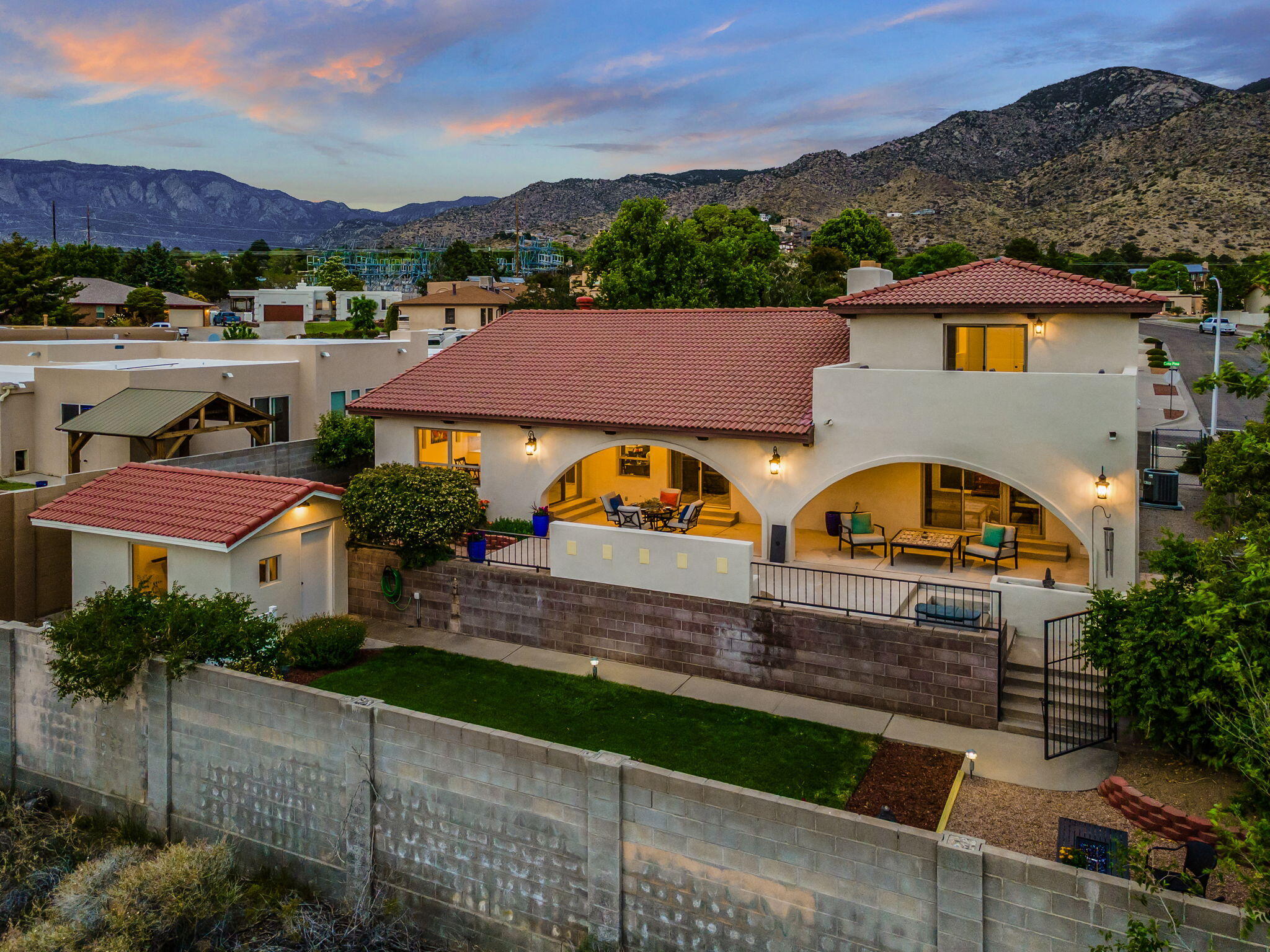 3901 Calle Pino NE