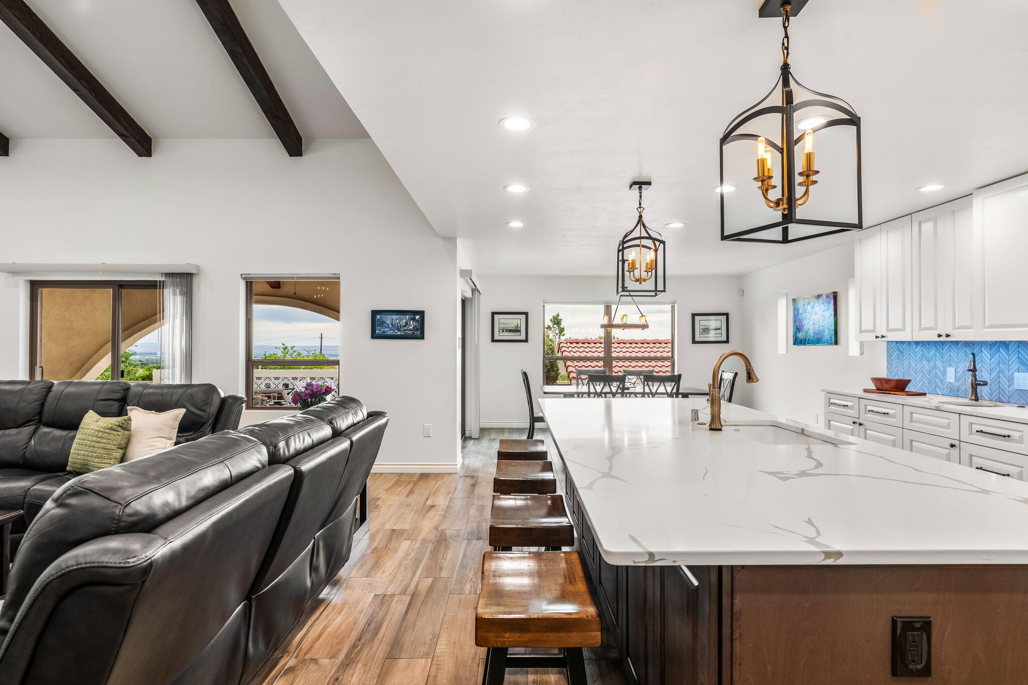 3901 Calle Pino NE