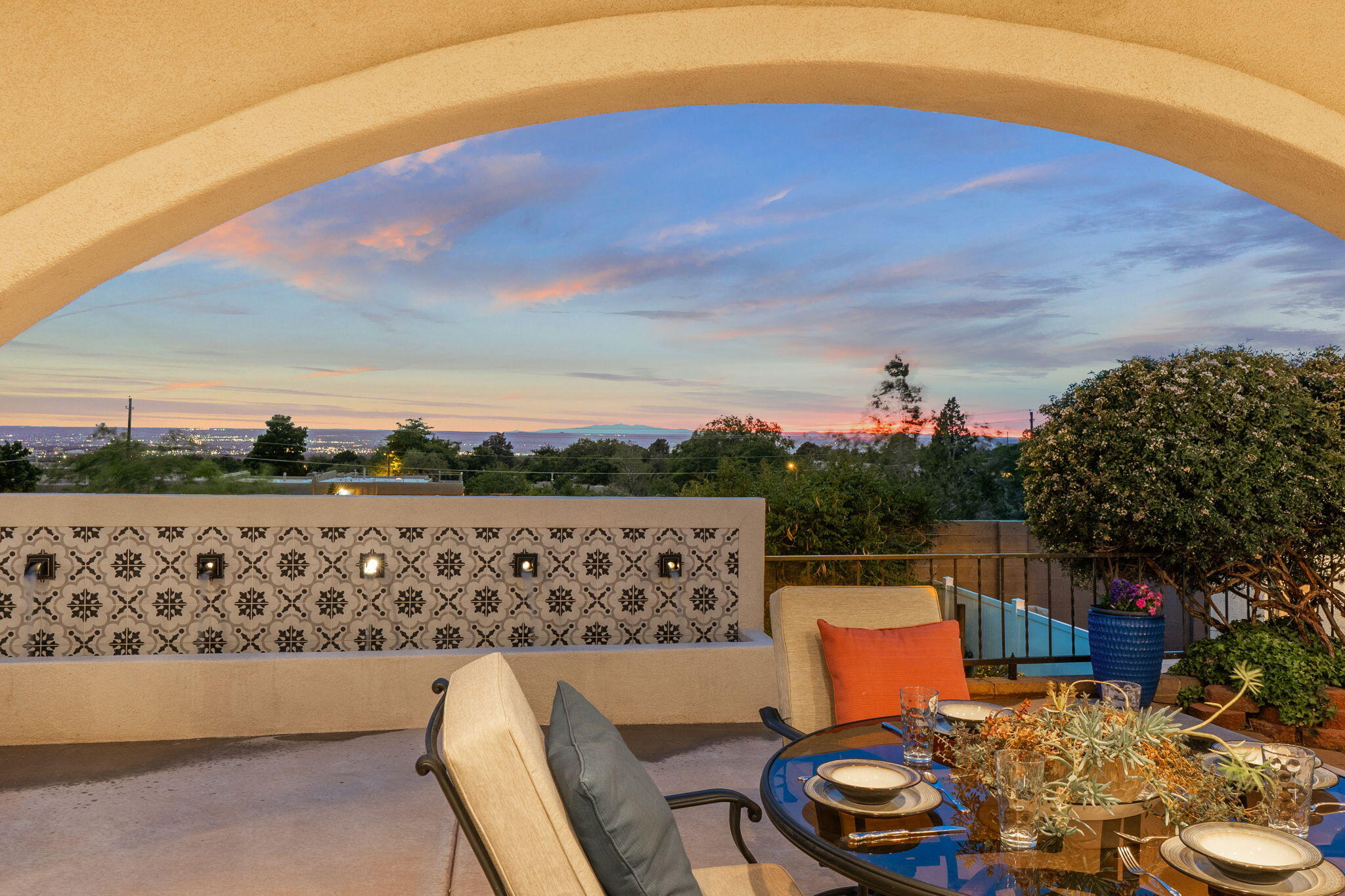 3901 Calle Pino NE