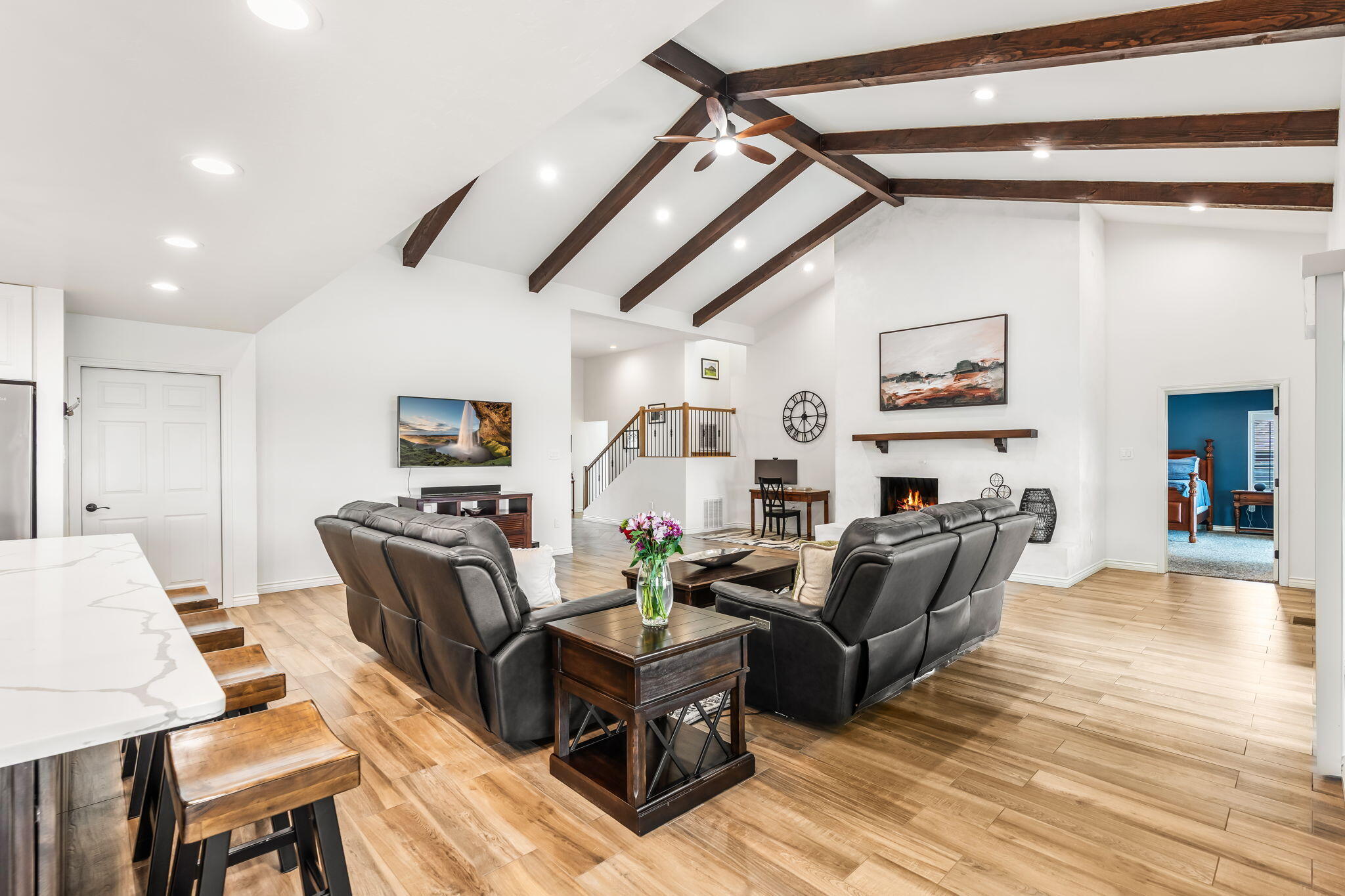 3901 Calle Pino NE