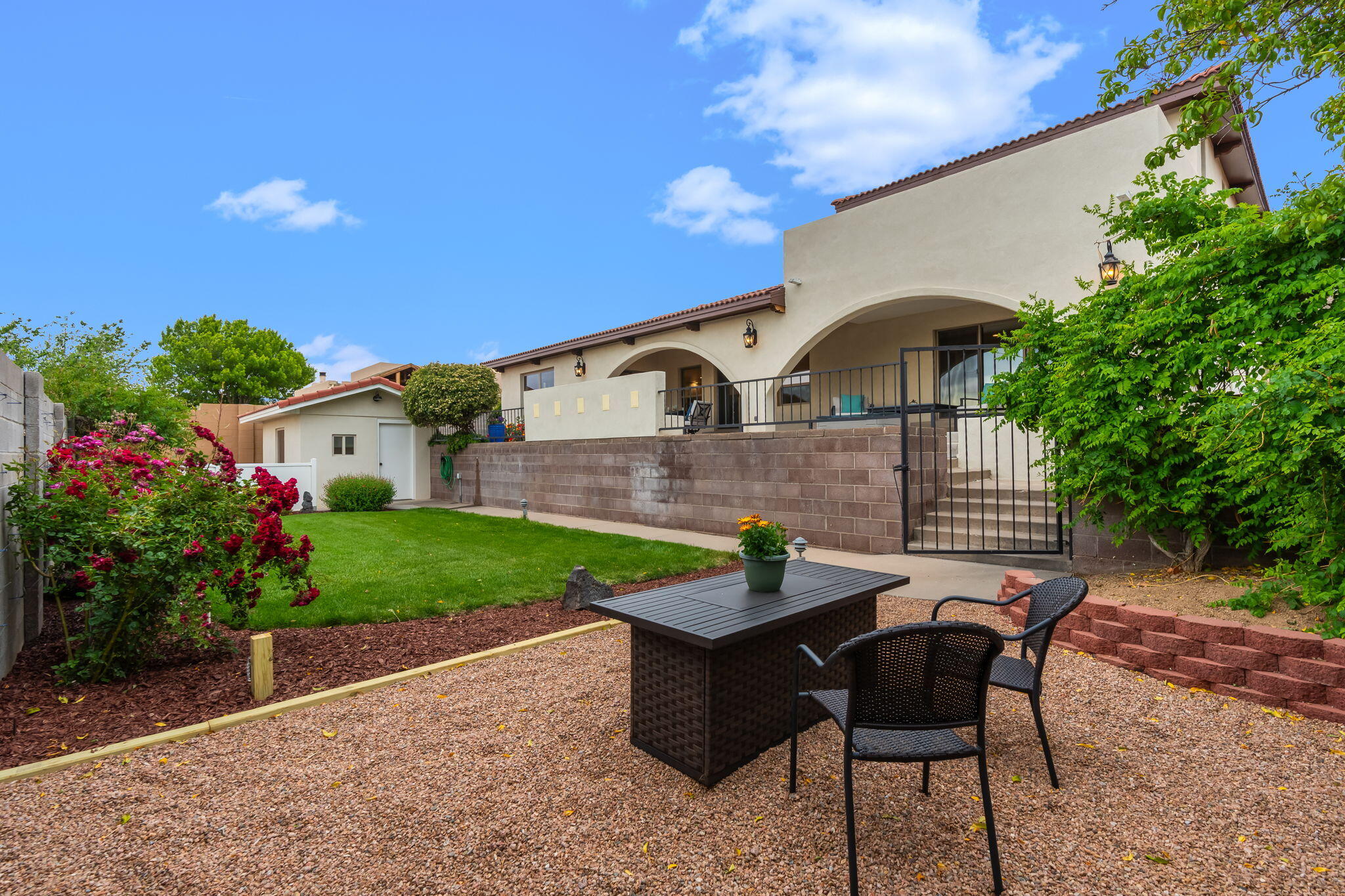 3901 Calle Pino NE