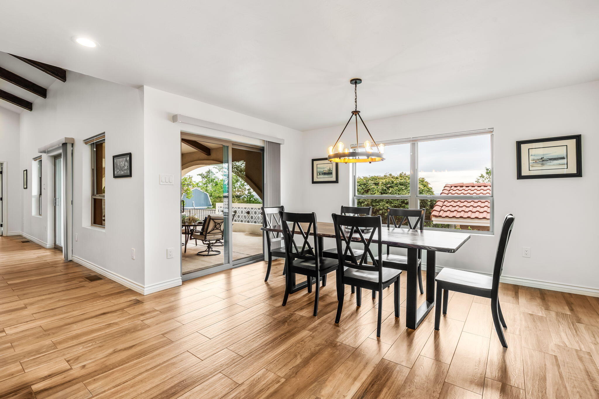 3901 Calle Pino NE