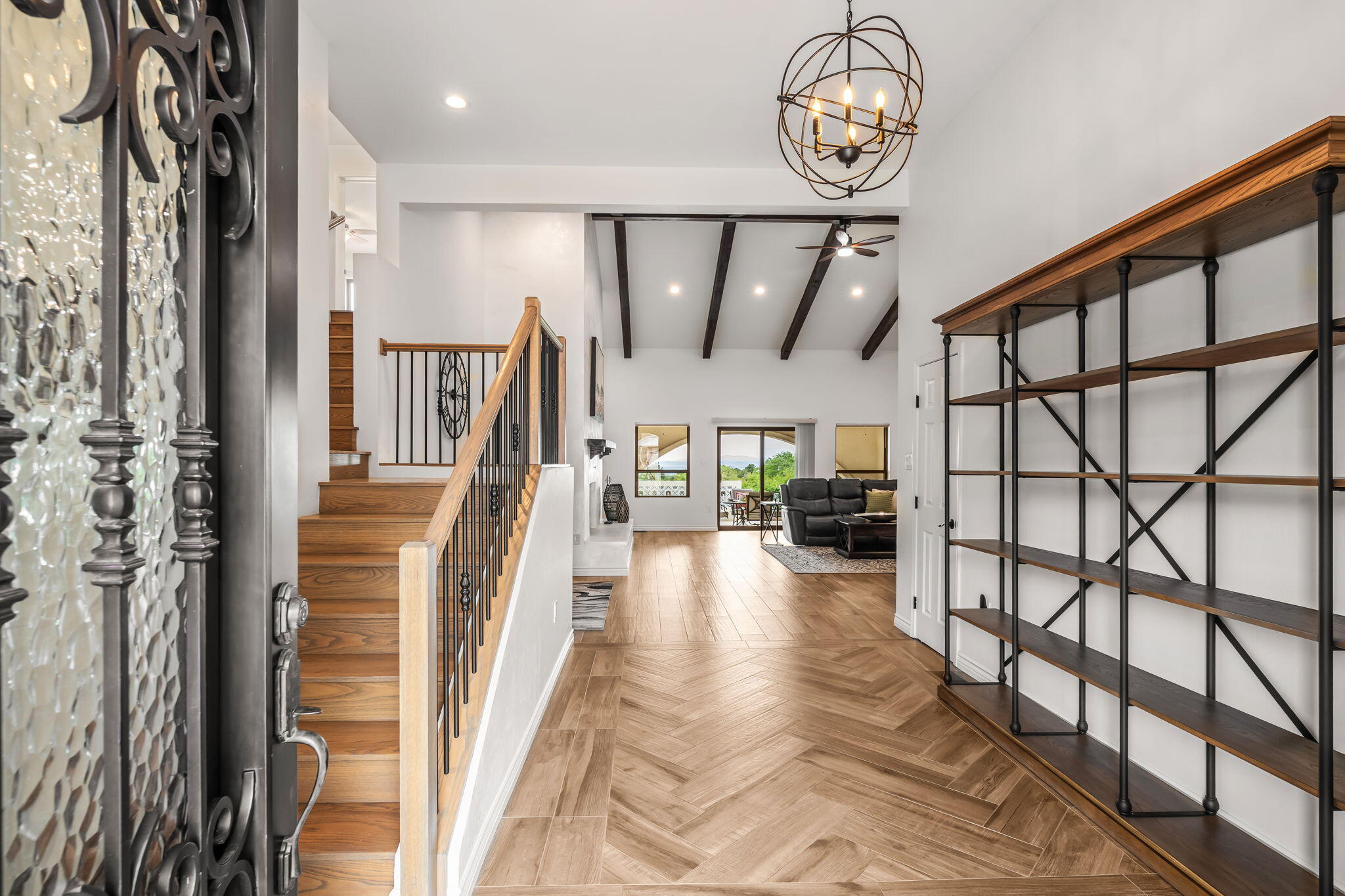 3901 Calle Pino NE