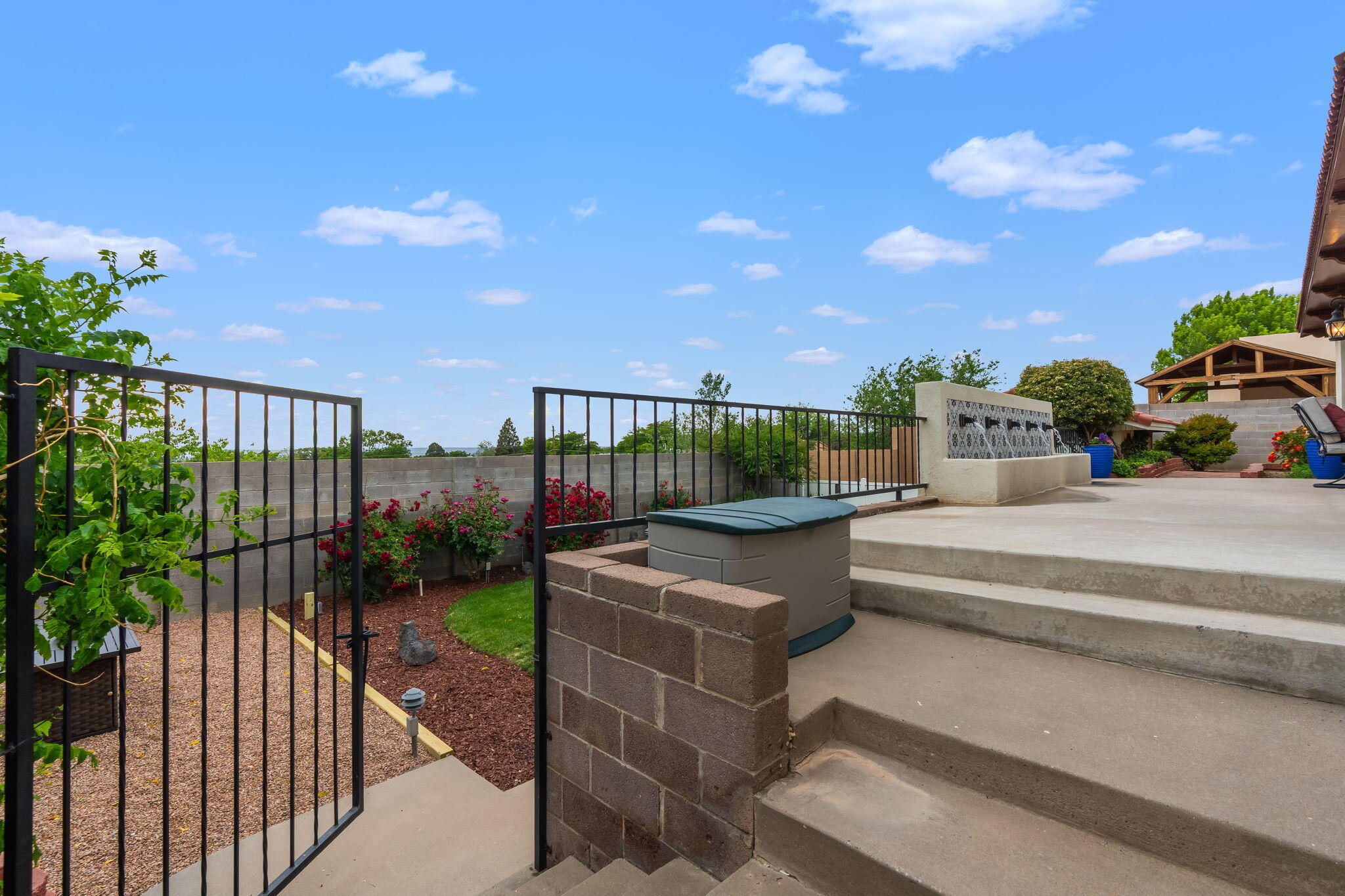 3901 Calle Pino NE