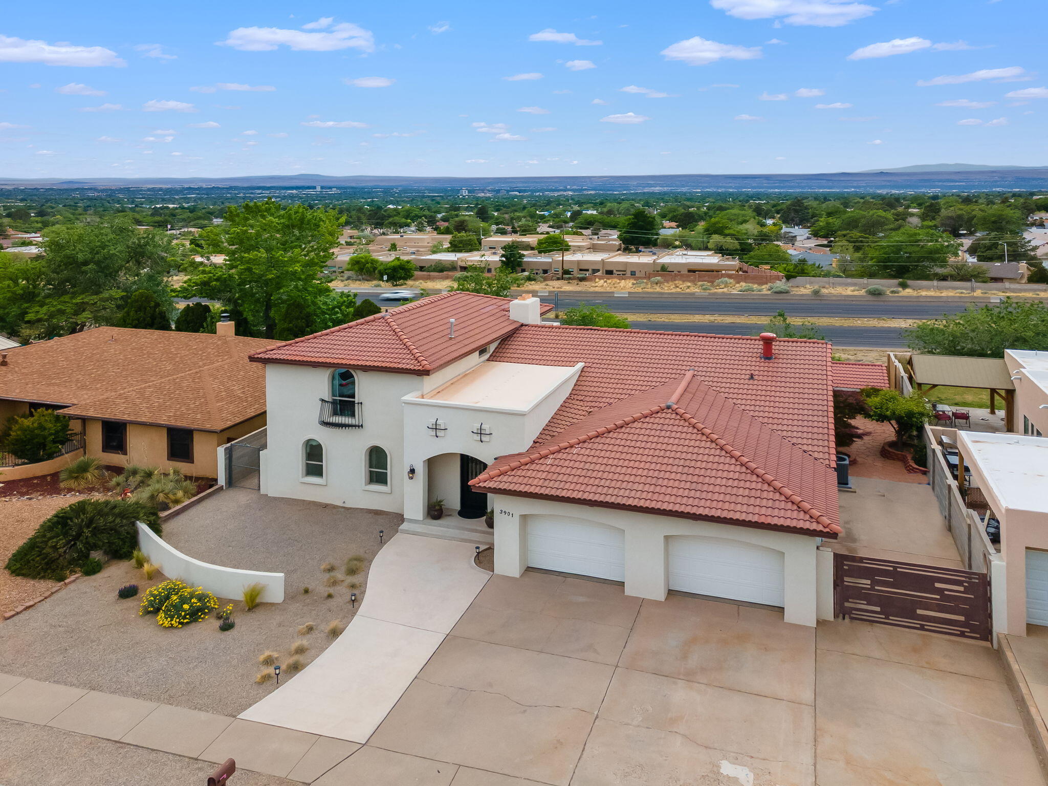 3901 Calle Pino NE