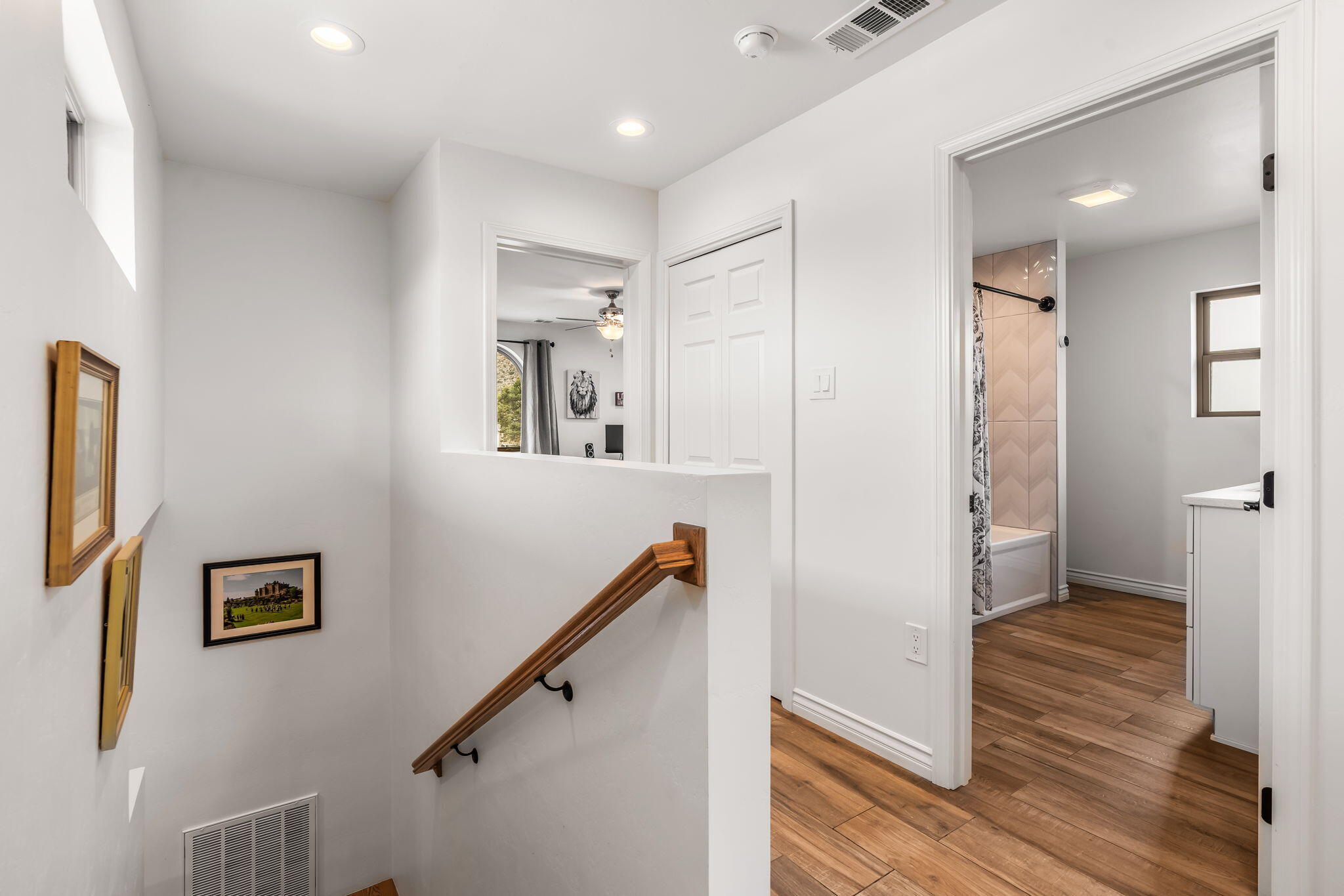 3901 Calle Pino NE