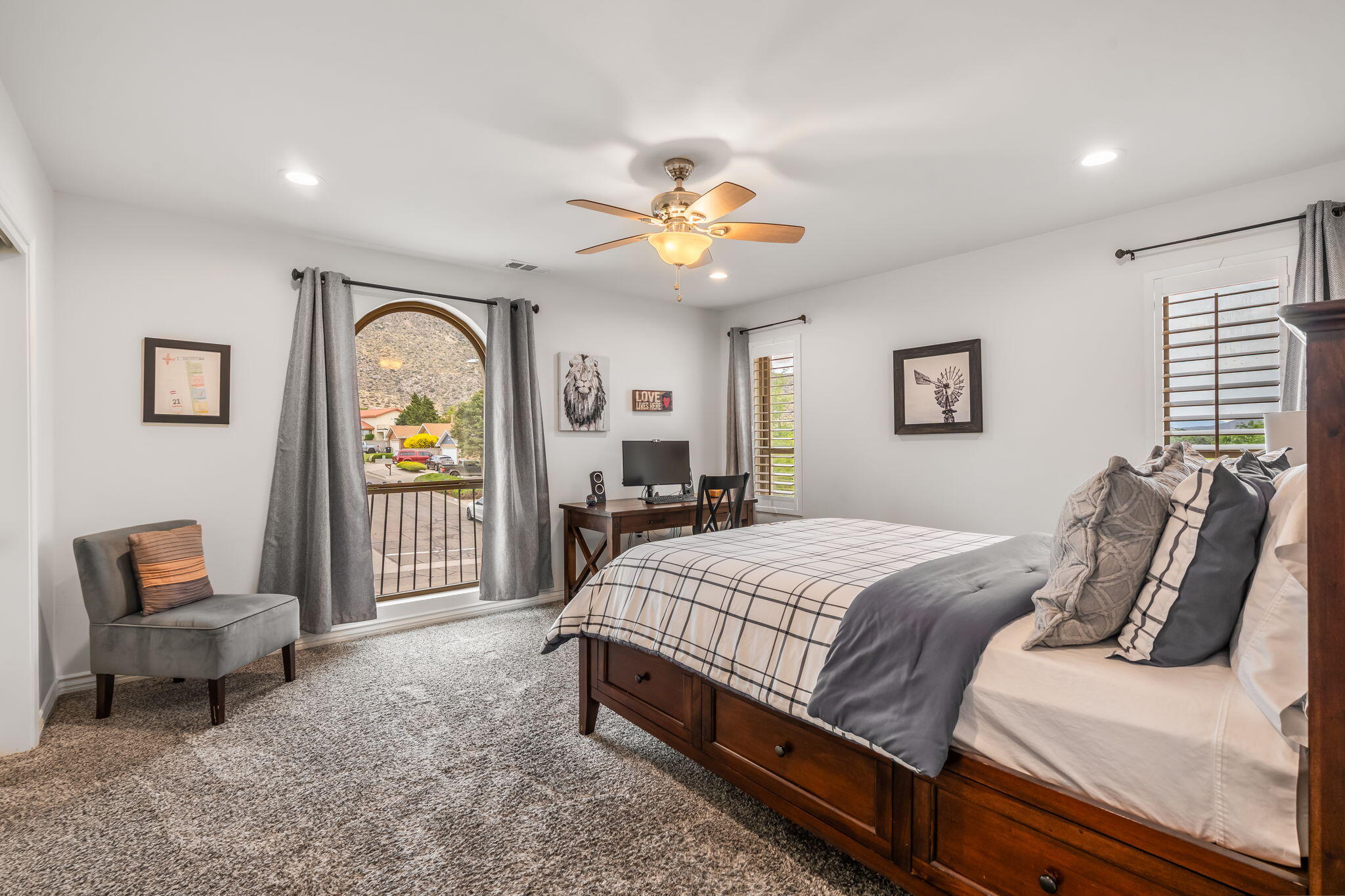 3901 Calle Pino NE