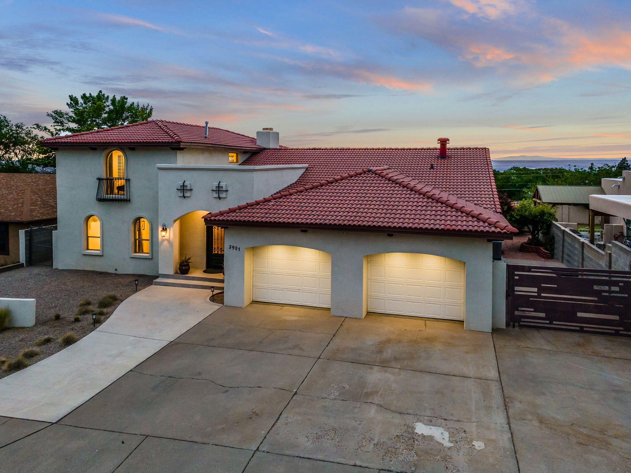 3901 Calle Pino NE
