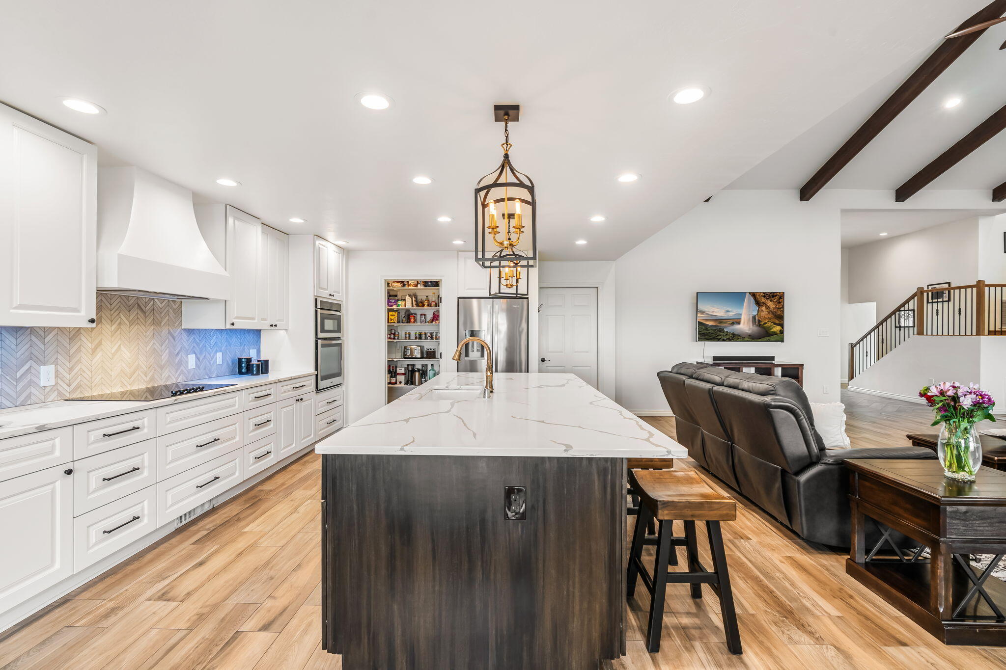 3901 Calle Pino NE