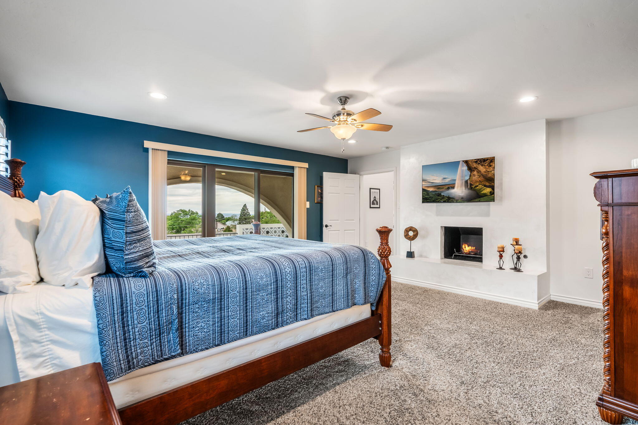 3901 Calle Pino NE