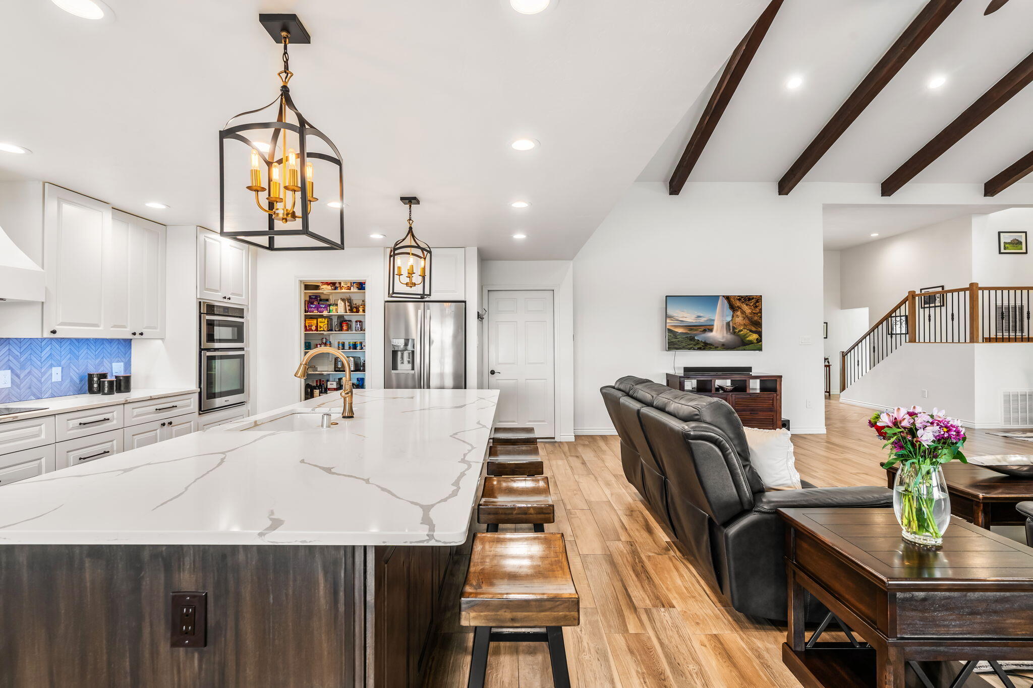 3901 Calle Pino NE