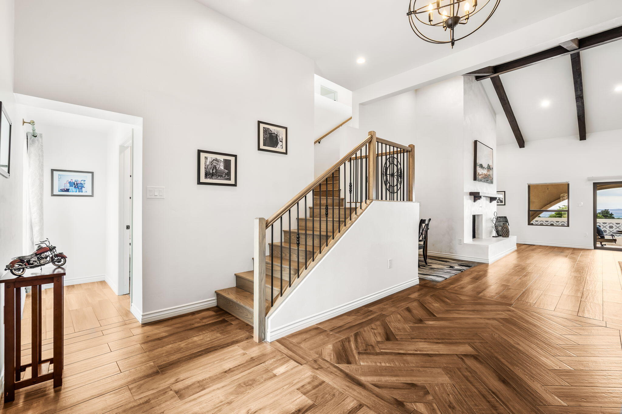3901 Calle Pino NE