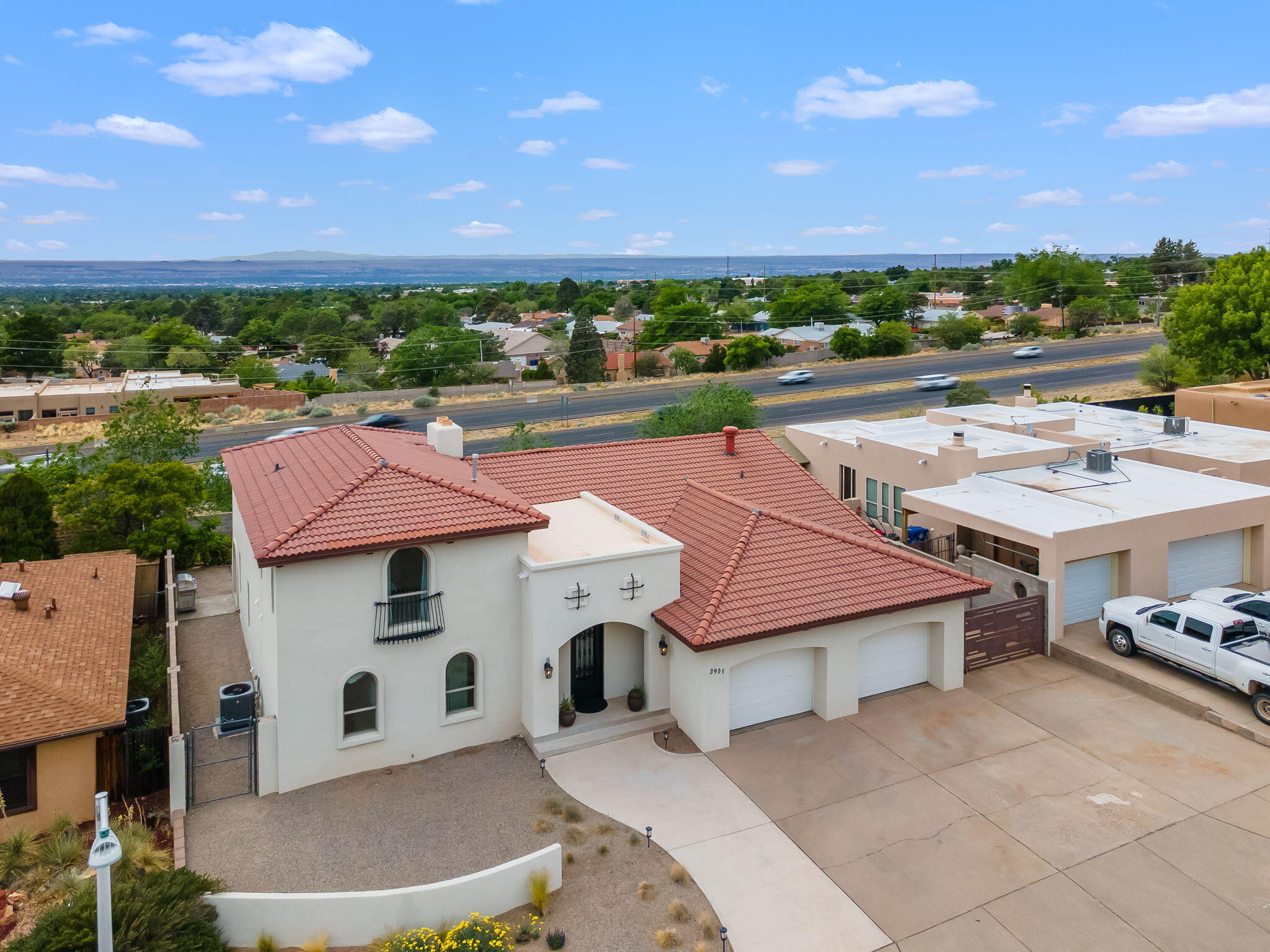 3901 Calle Pino NE