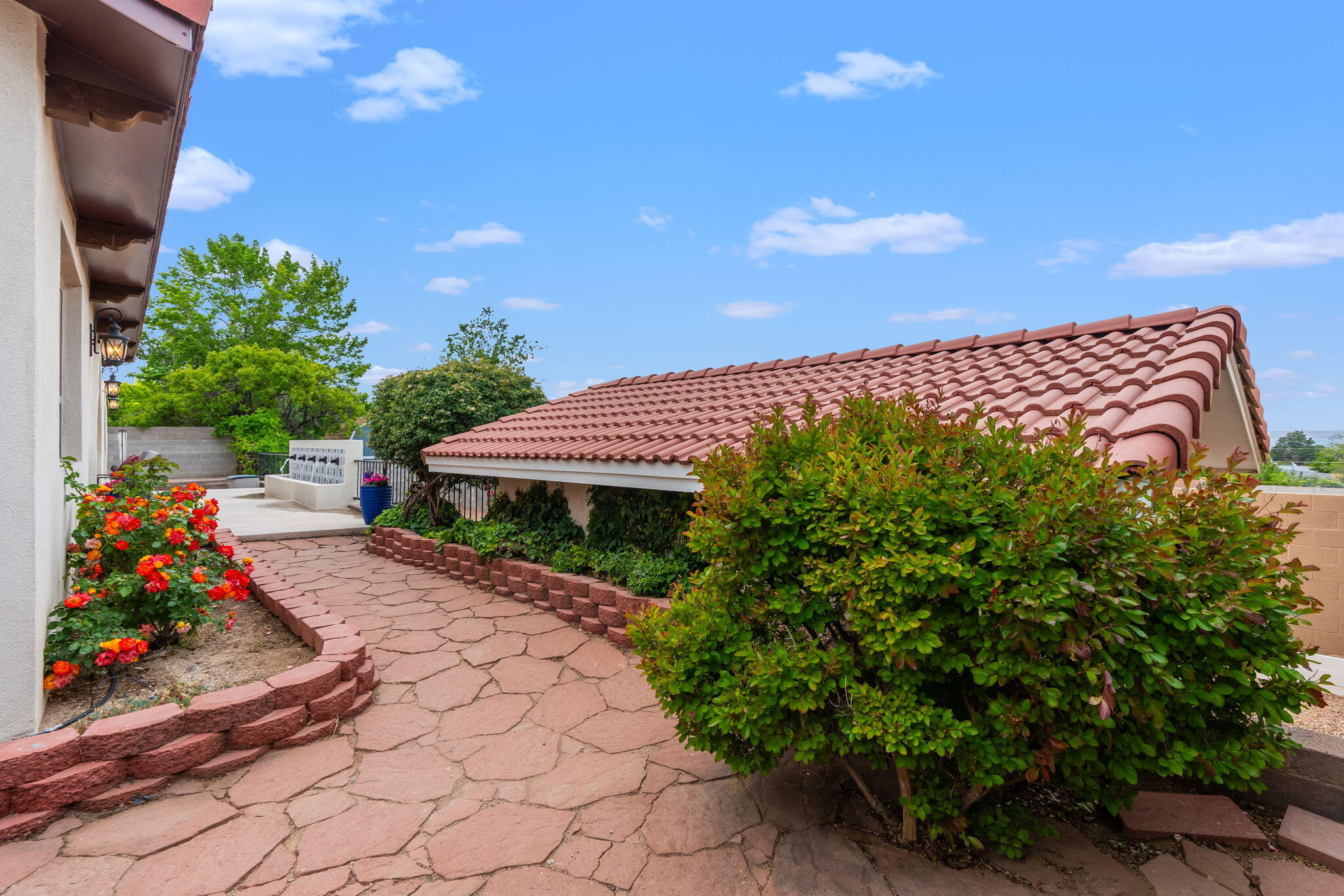 3901 Calle Pino NE
