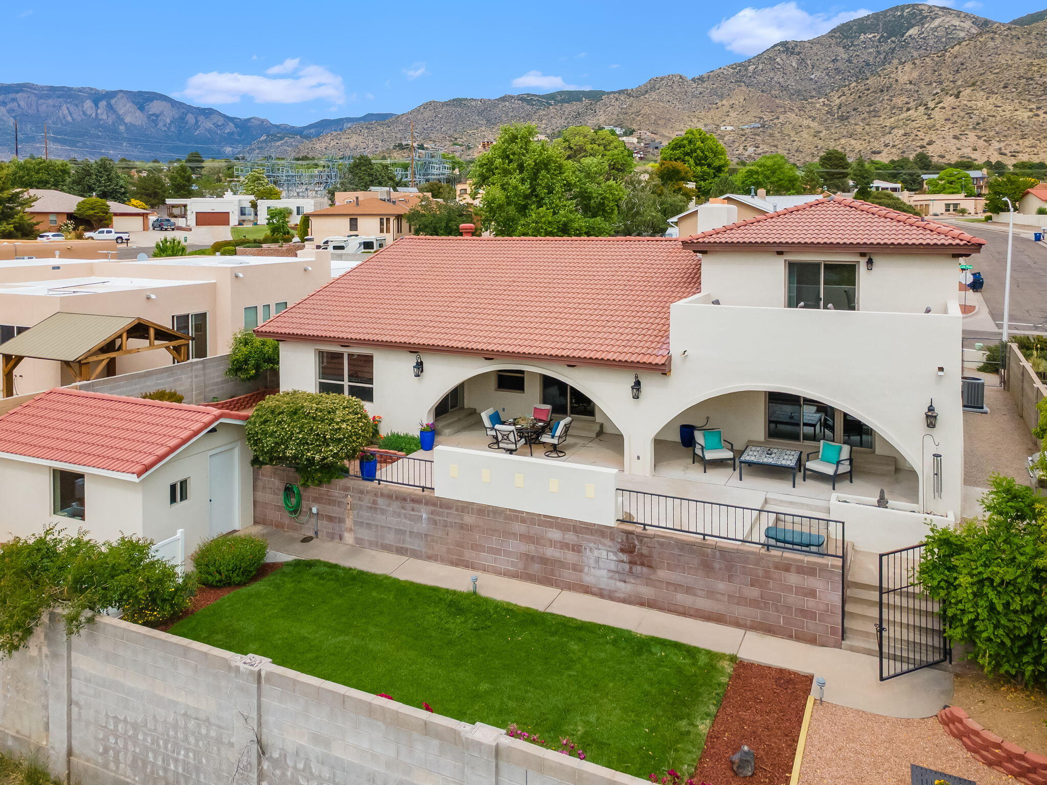 3901 Calle Pino NE