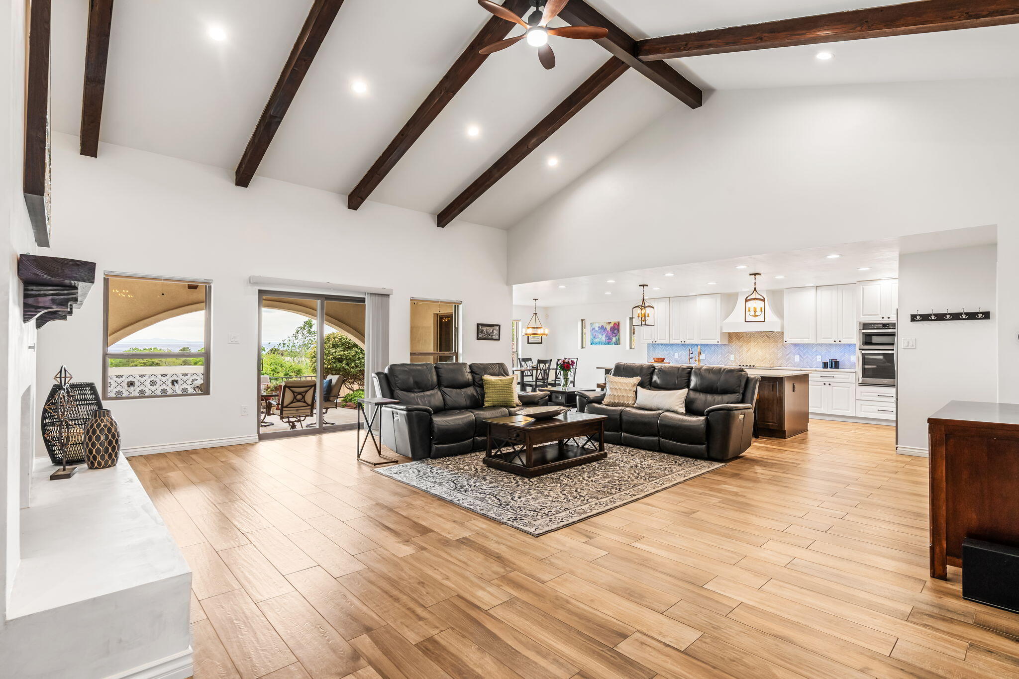 3901 Calle Pino NE