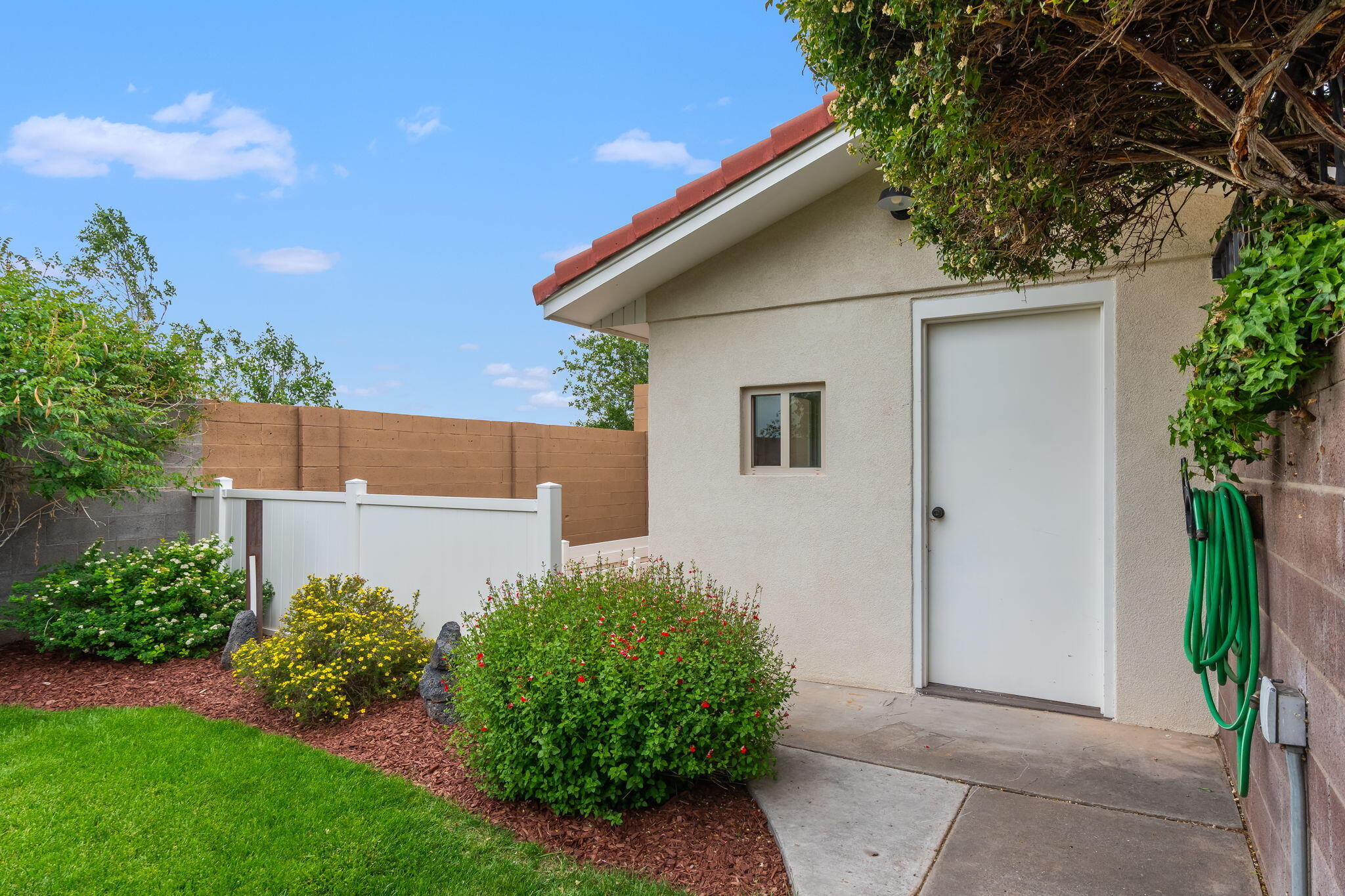 3901 Calle Pino NE