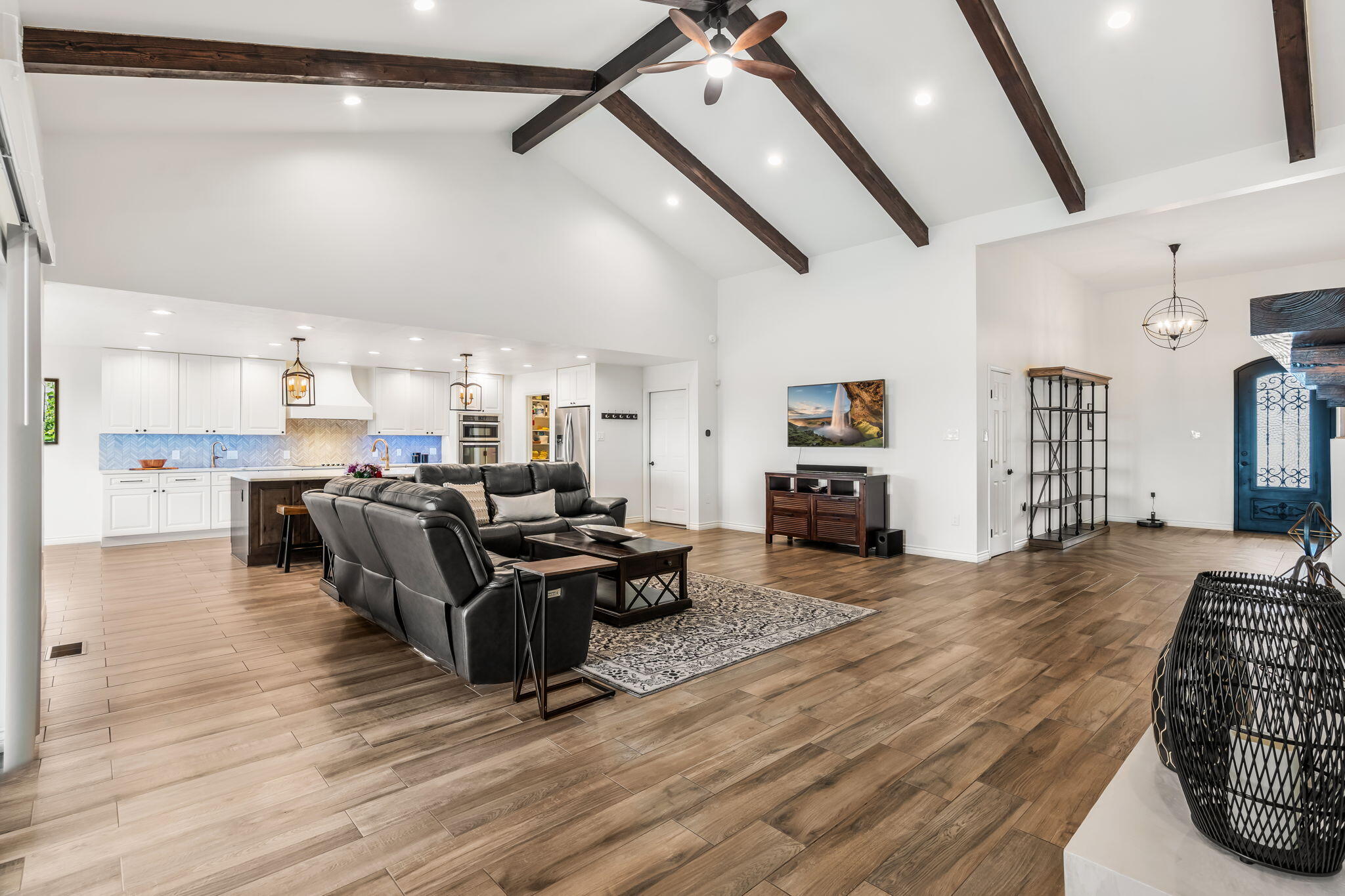 3901 Calle Pino NE