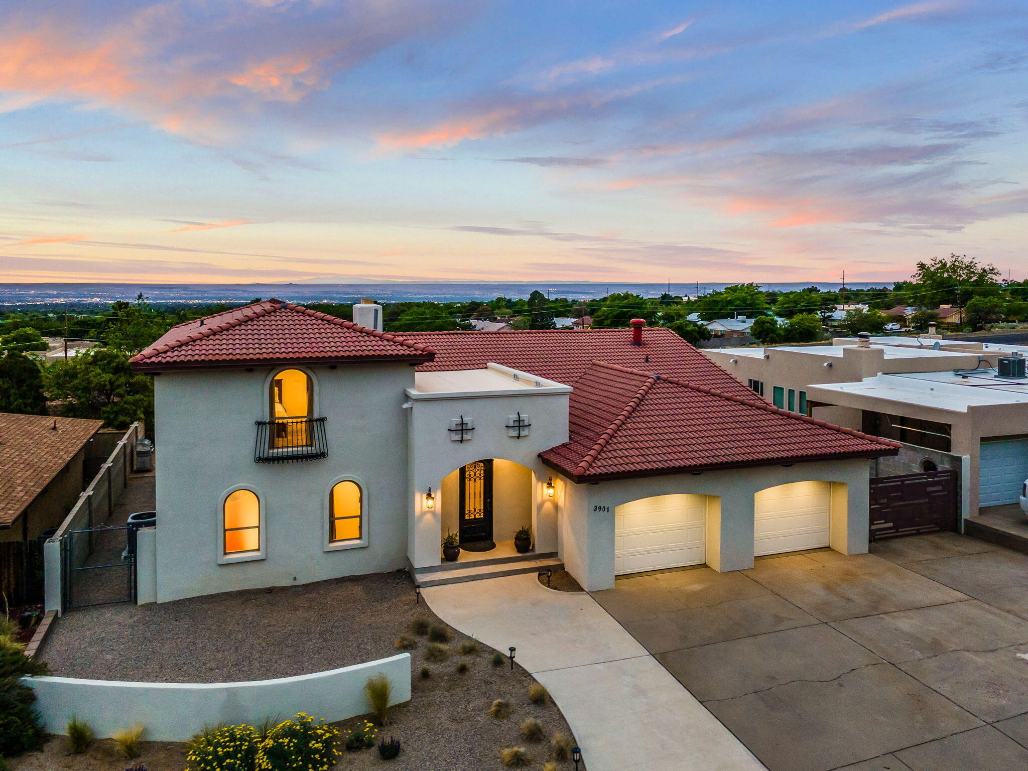 3901 Calle Pino NE