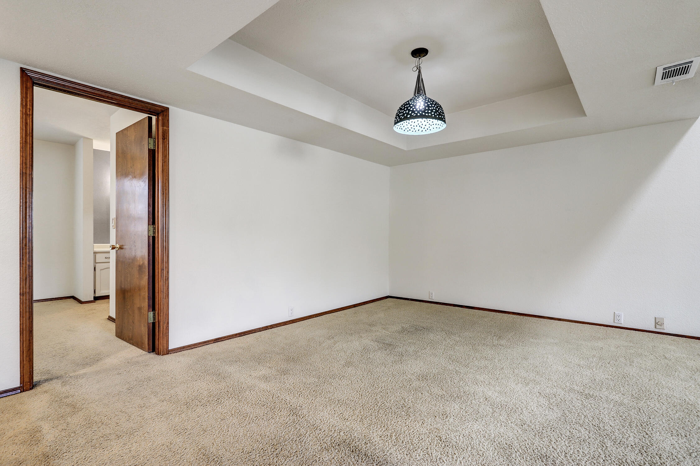 10713 Griffith Park Drive NE