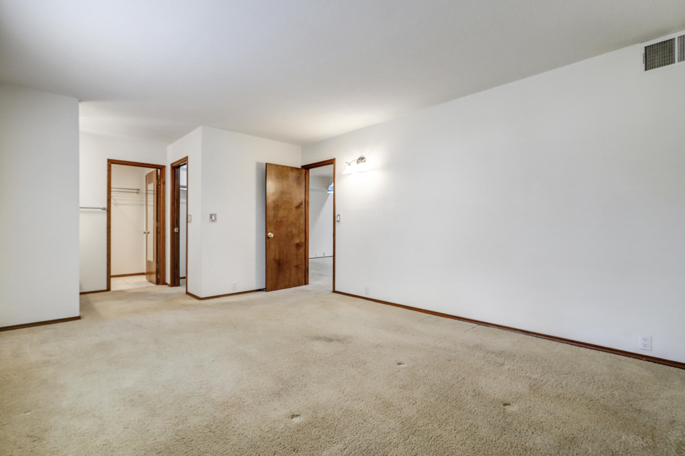 10713 Griffith Park Drive NE