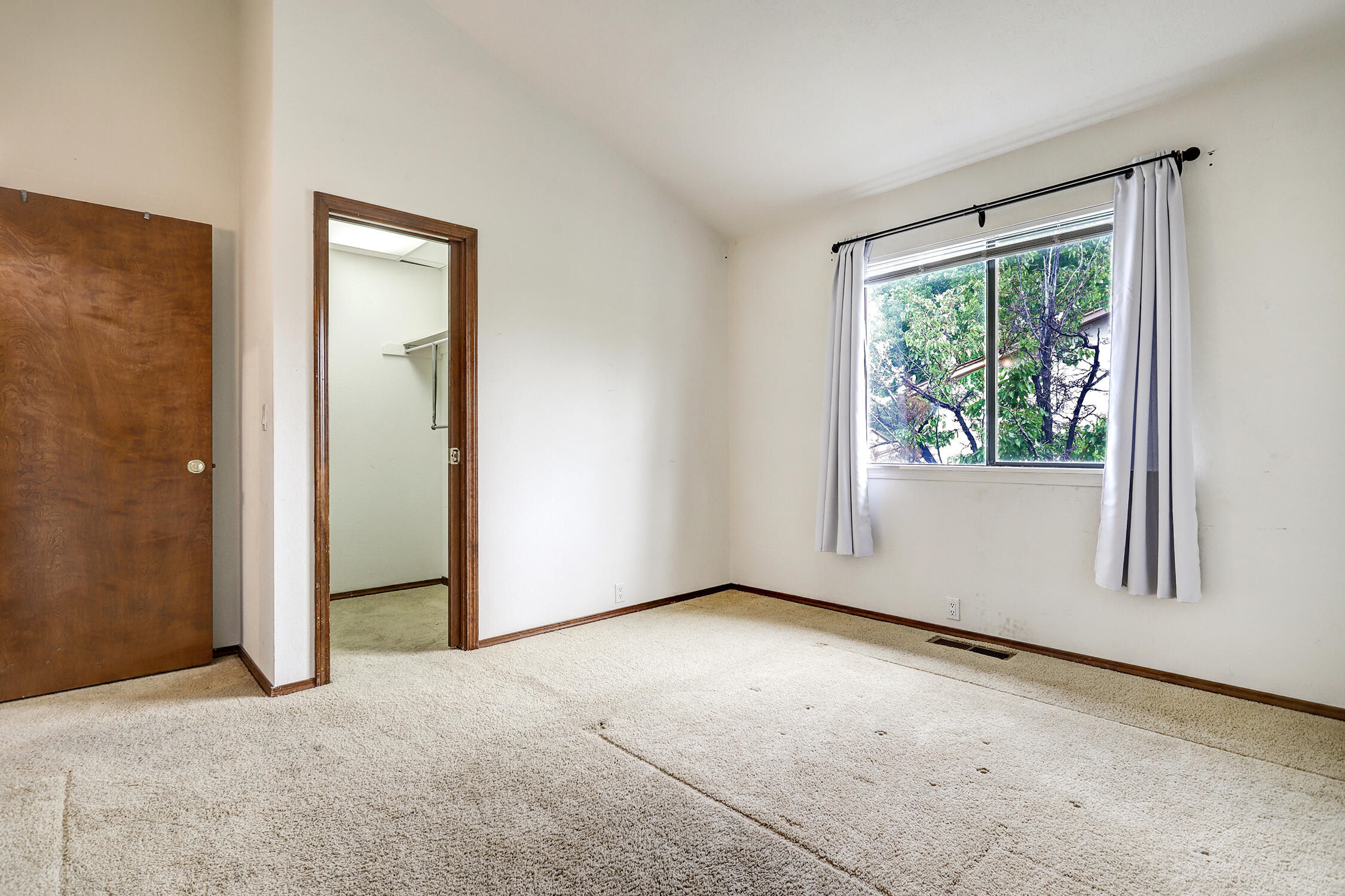 10713 Griffith Park Drive NE