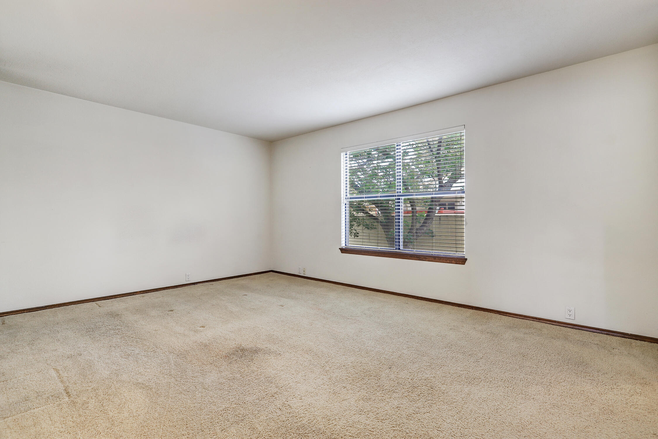 10713 Griffith Park Drive NE