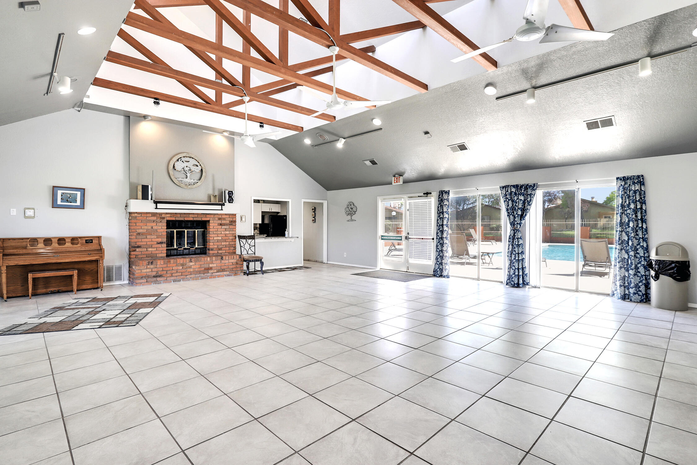 10713 Griffith Park Drive NE