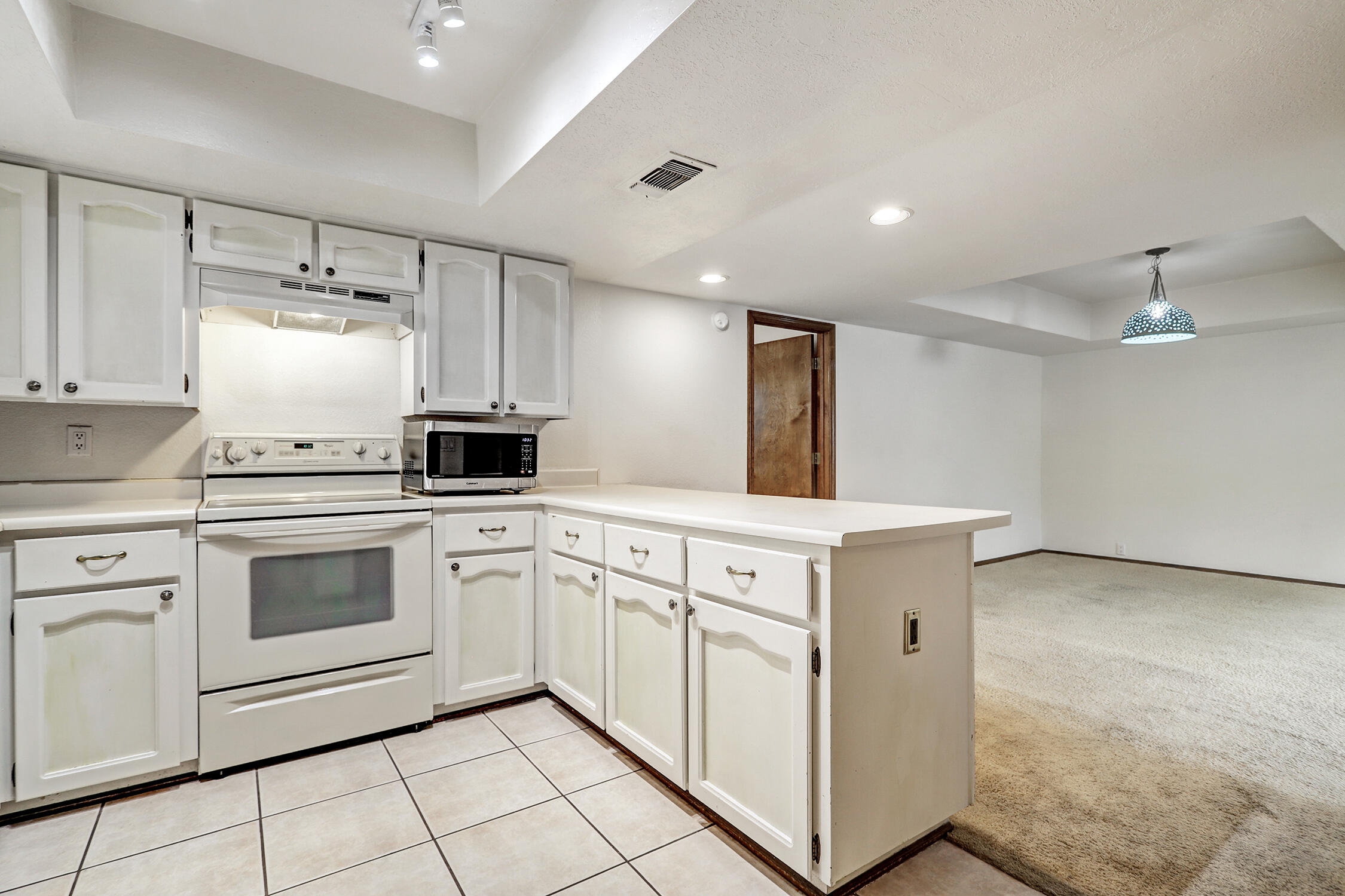10713 Griffith Park Drive NE