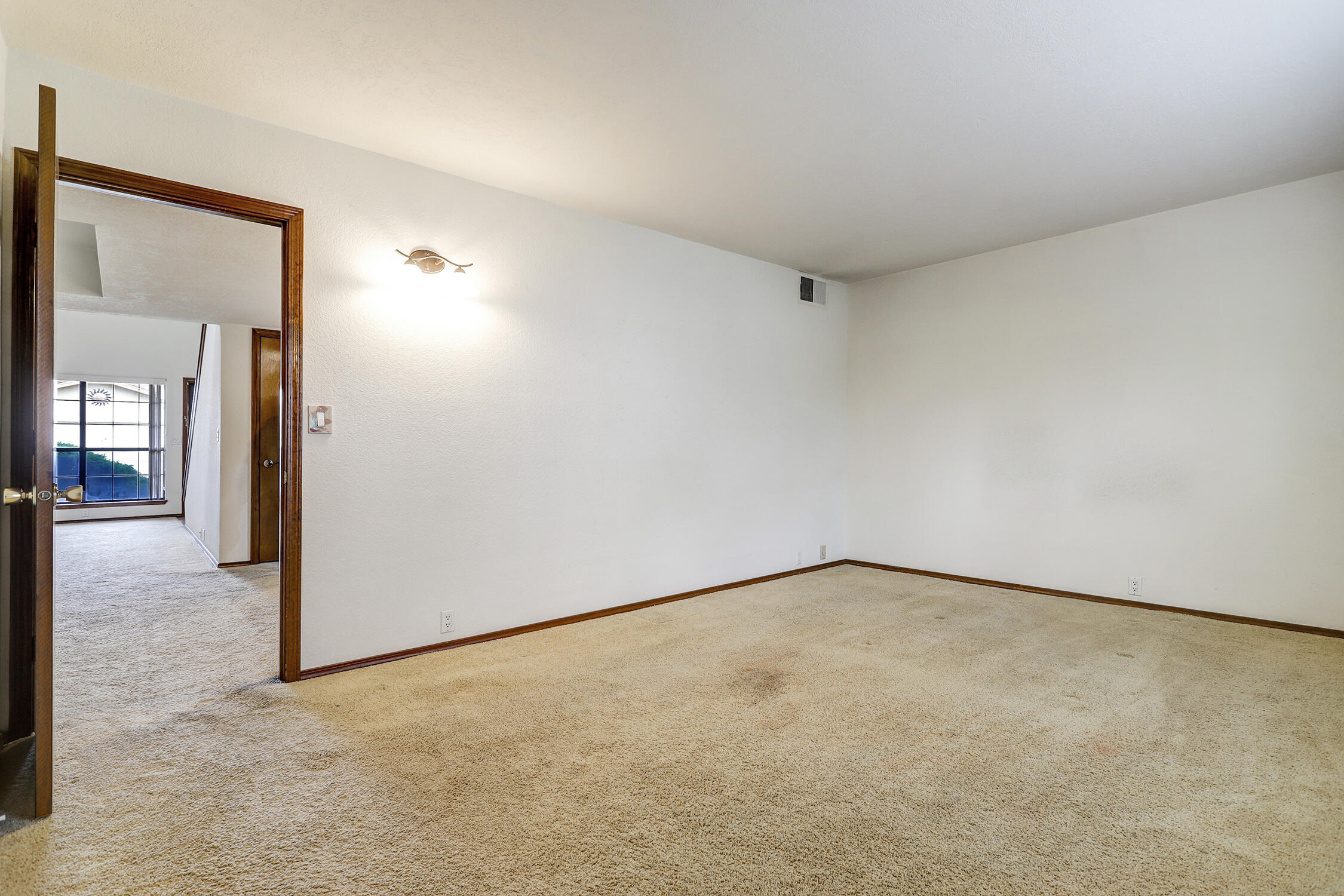 10713 Griffith Park Drive NE