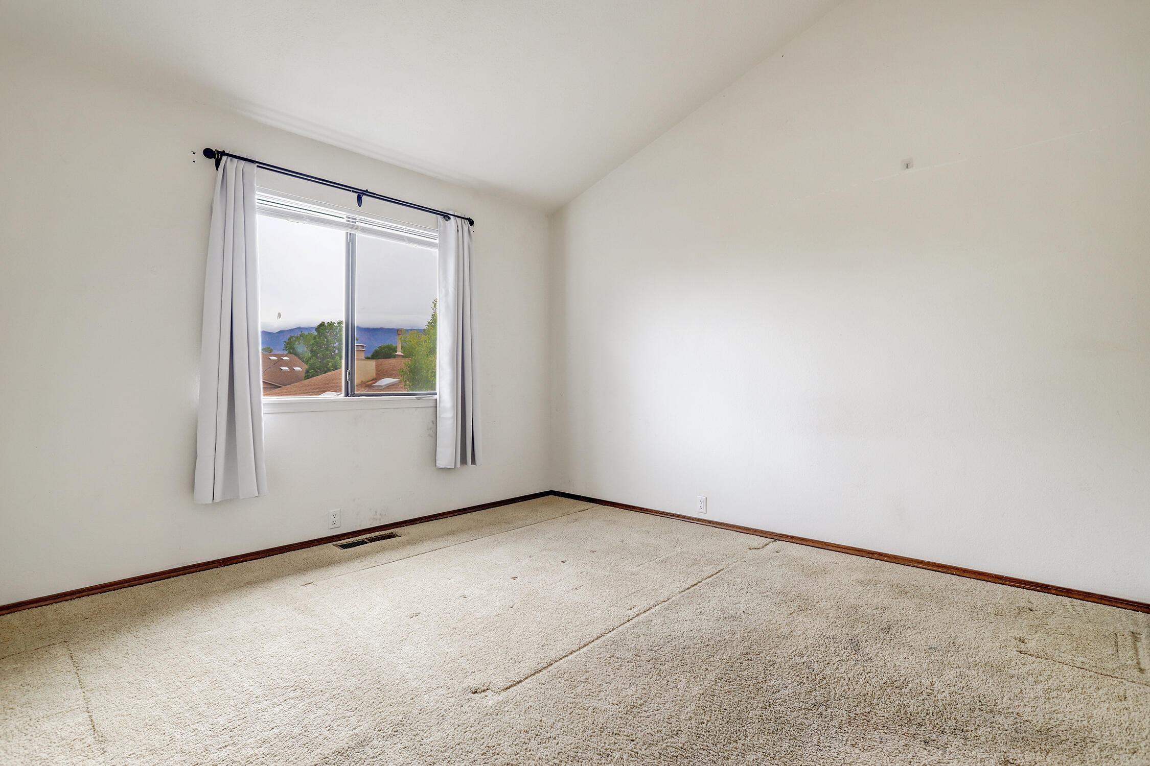 10713 Griffith Park Drive NE