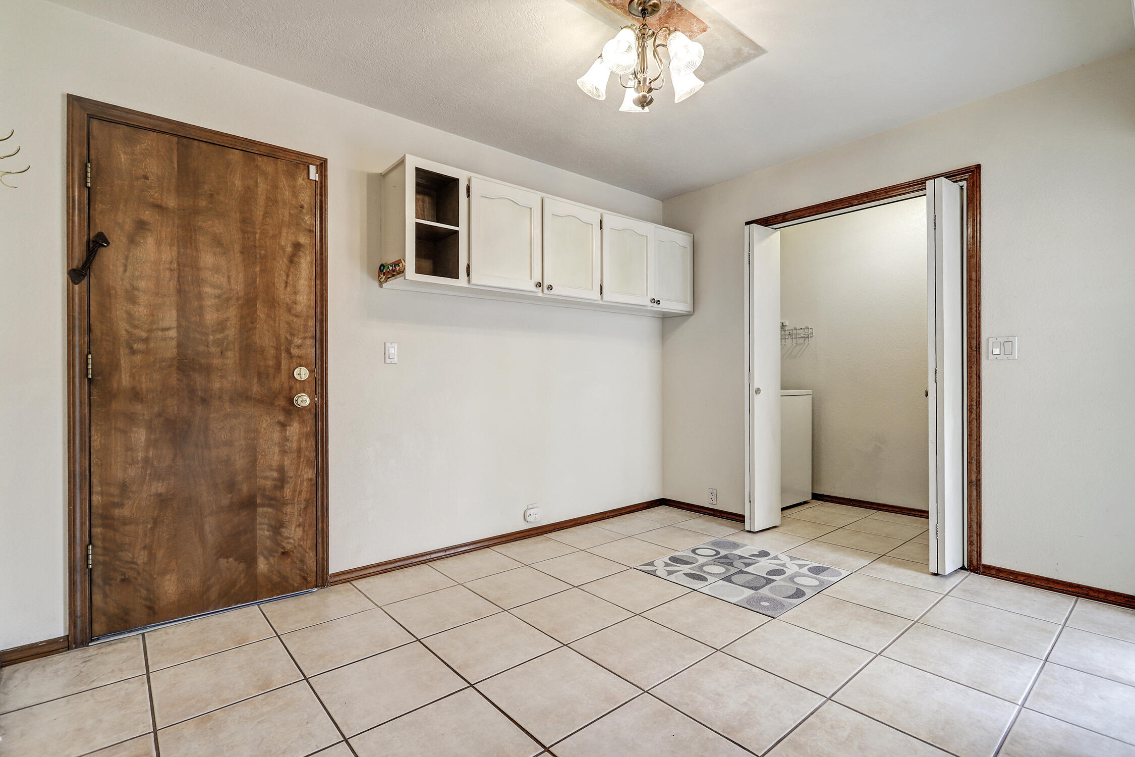 10713 Griffith Park Drive NE