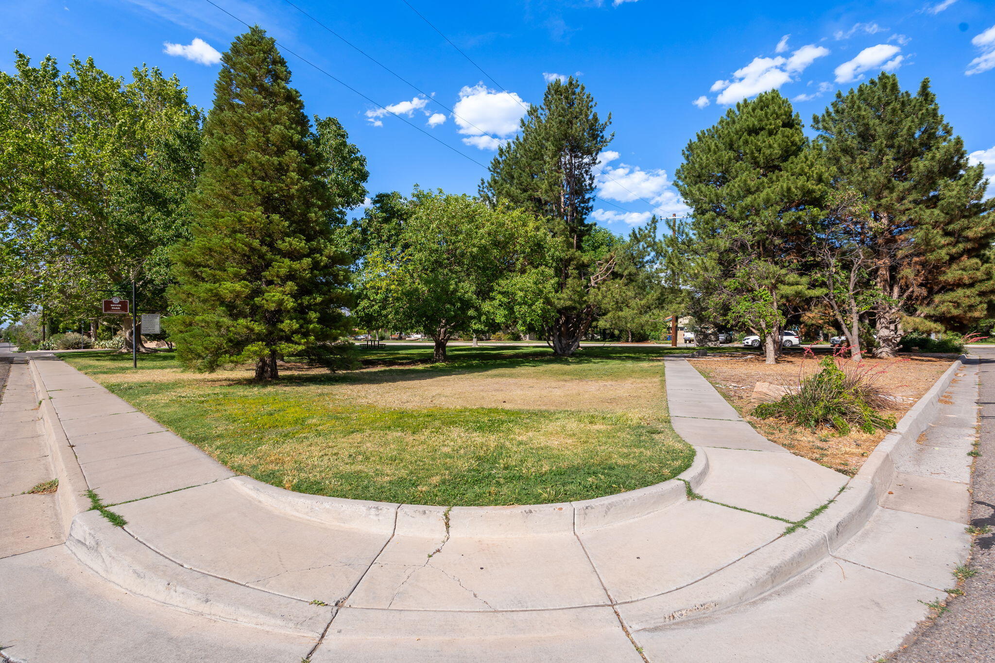 808 Parkland Circle SE
