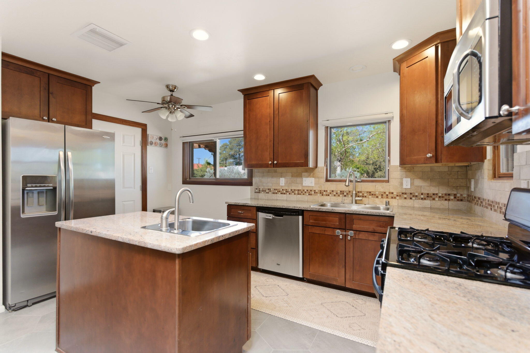 808 Parkland Circle SE